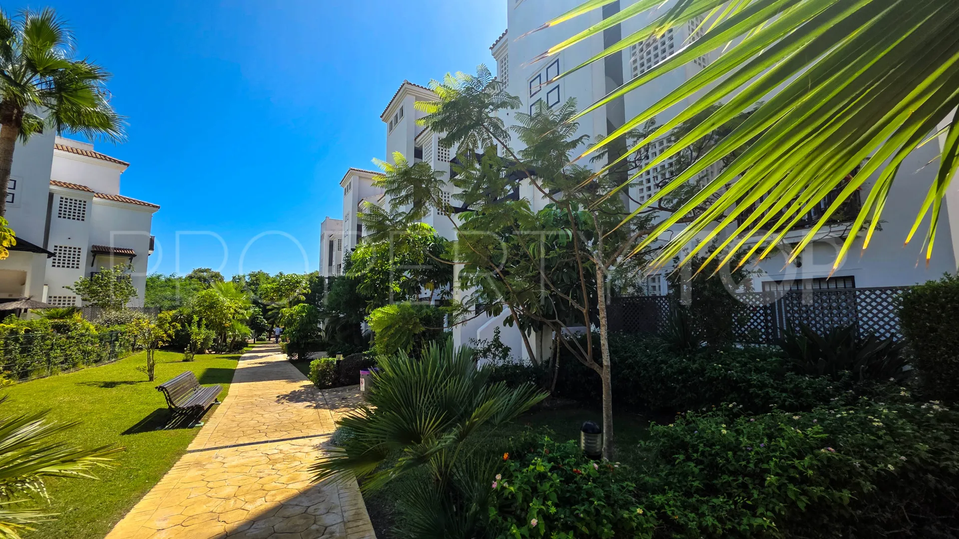 Buy penthouse with 2 bedrooms in Sabinillas