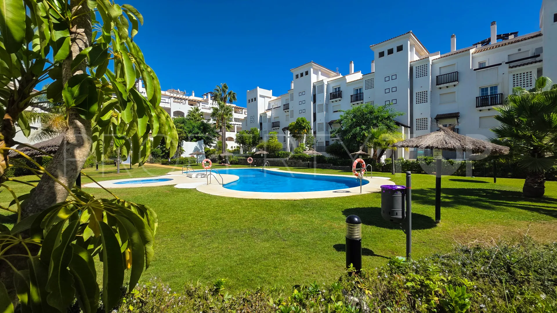 Buy penthouse with 2 bedrooms in Sabinillas
