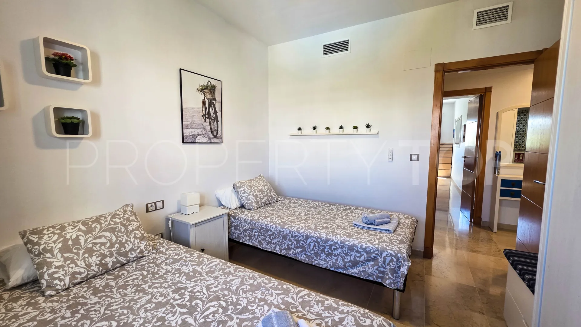 Buy penthouse with 2 bedrooms in Sabinillas