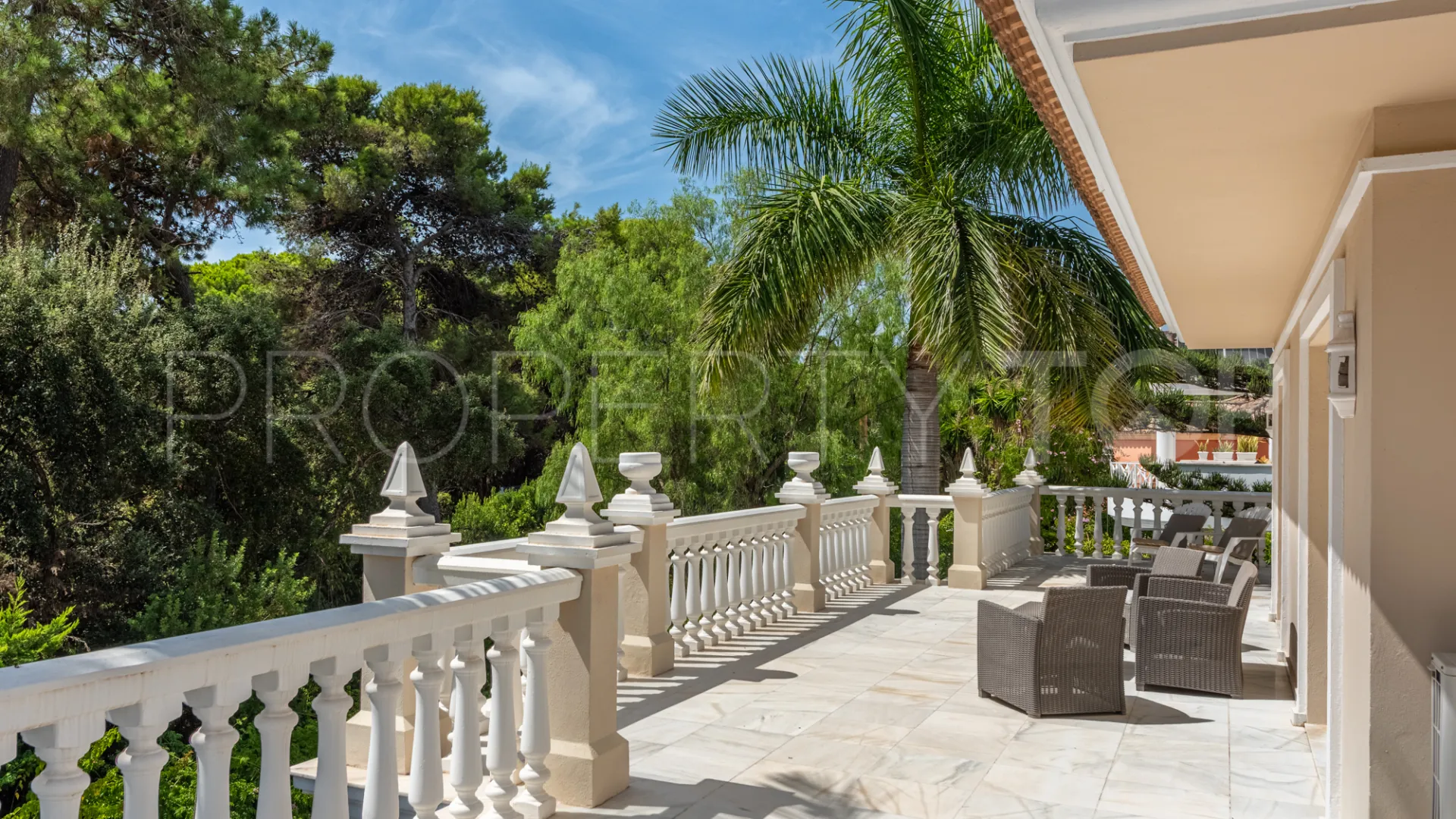 Estepona, casa a la venta con 5 dormitorios