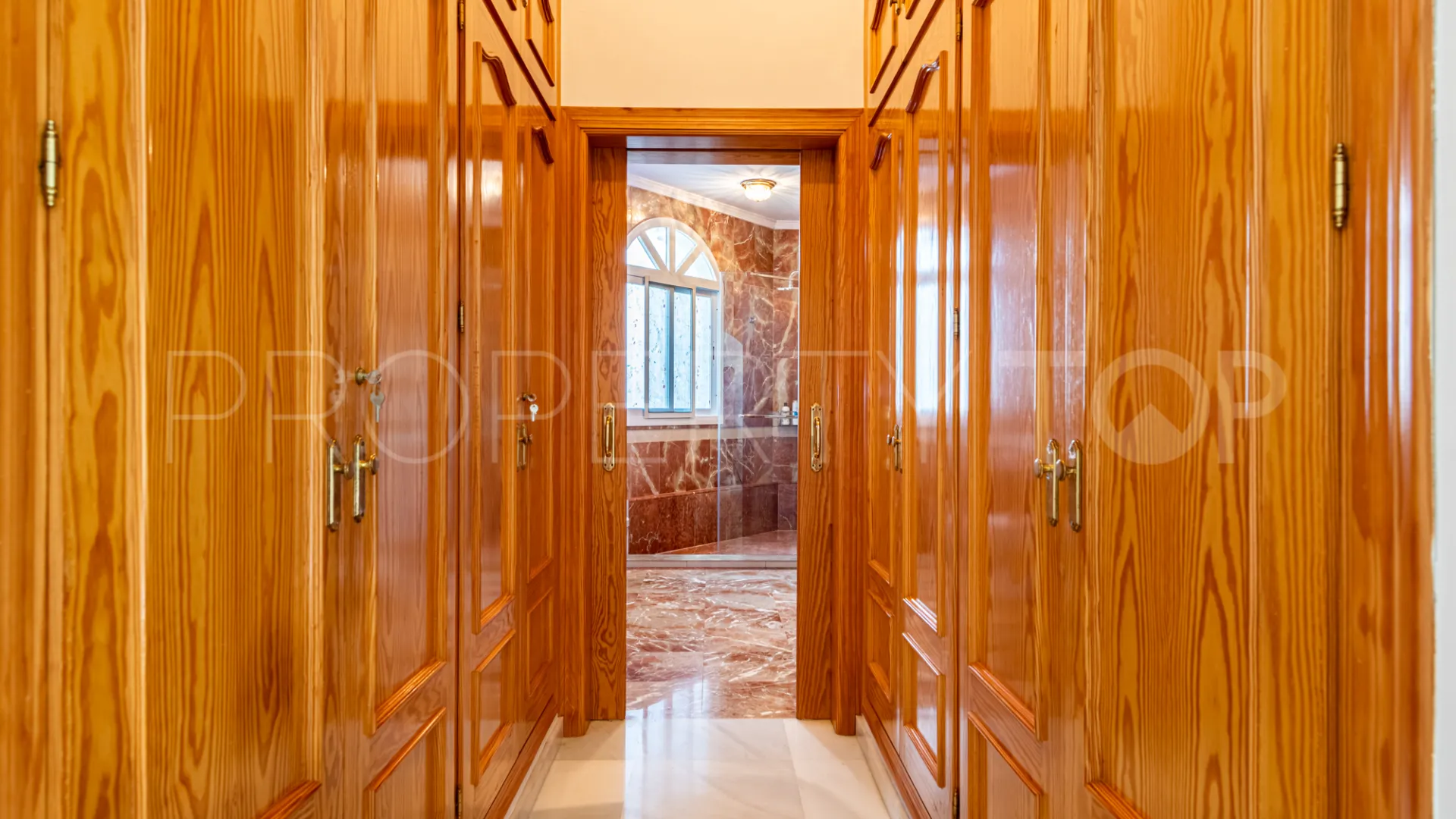 Estepona, casa a la venta con 5 dormitorios