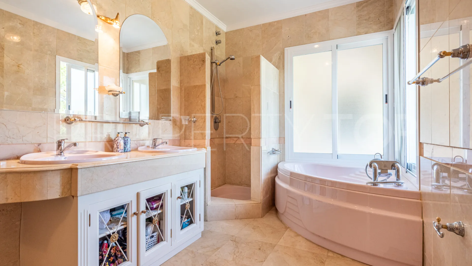 Estepona, casa a la venta con 5 dormitorios