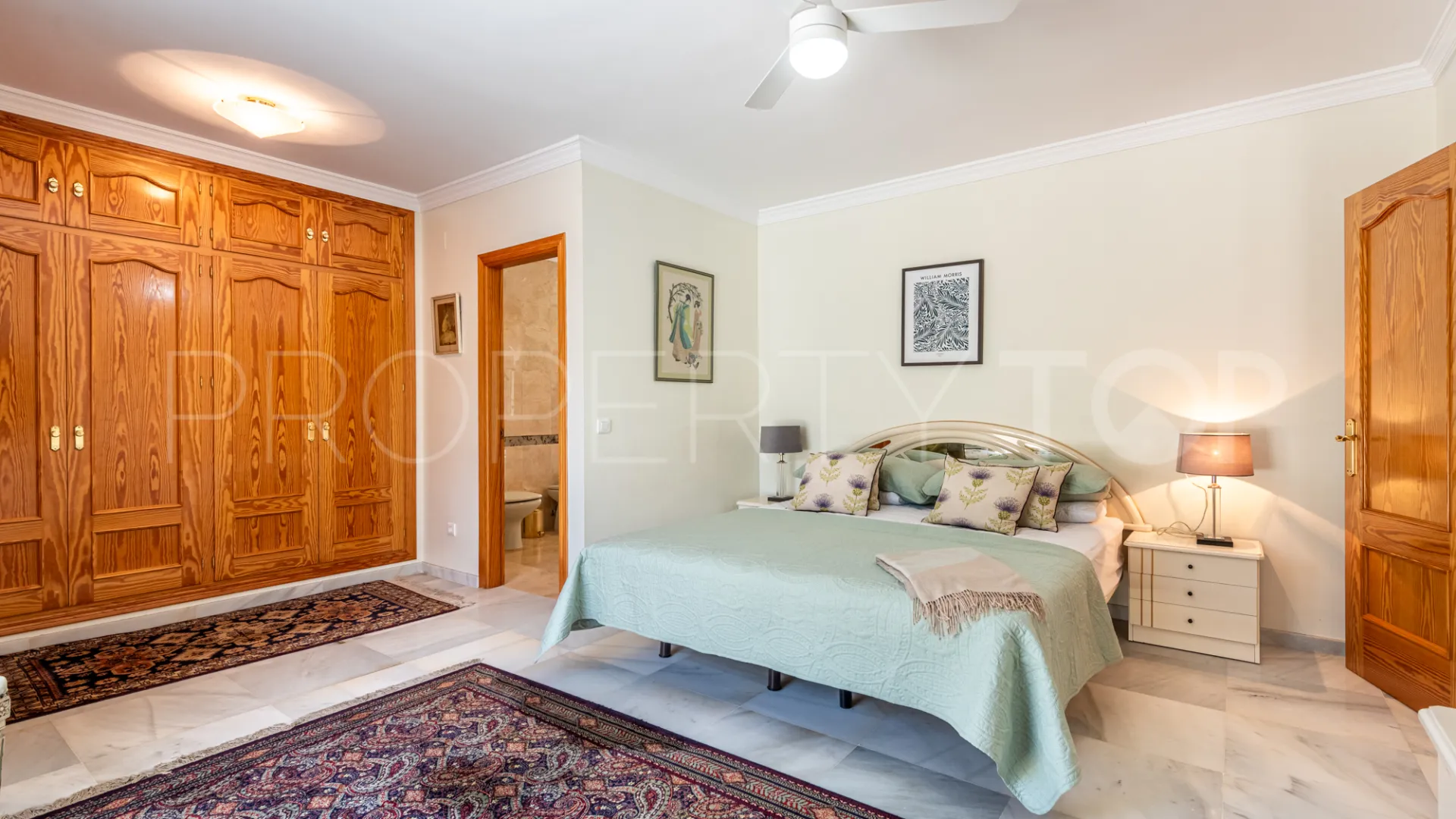 Estepona, casa a la venta con 5 dormitorios