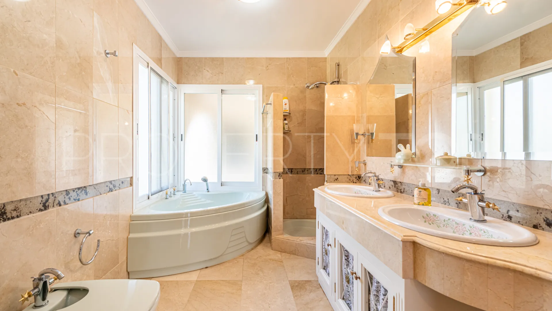 Estepona, casa a la venta con 5 dormitorios