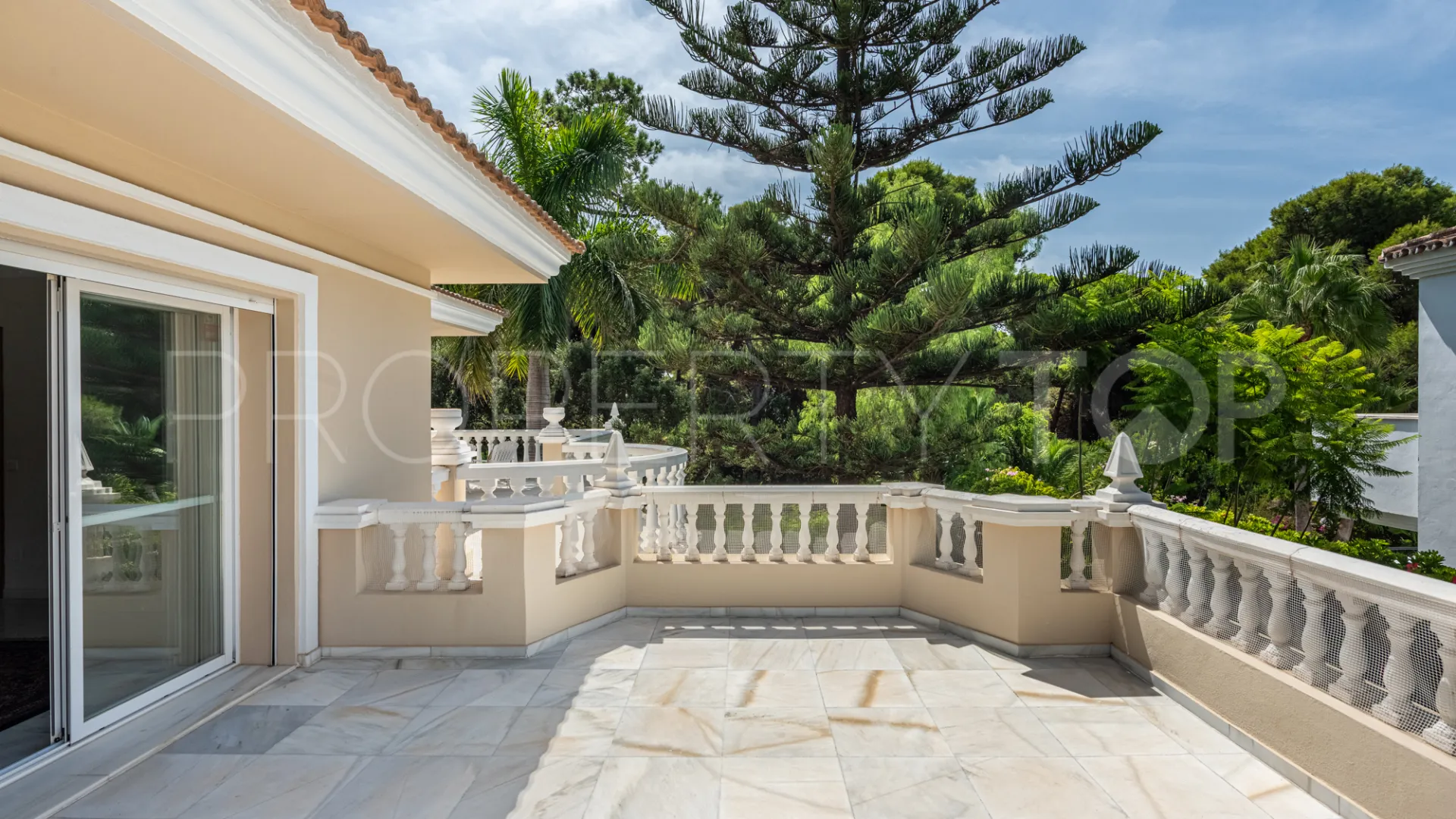 Estepona, casa a la venta con 5 dormitorios