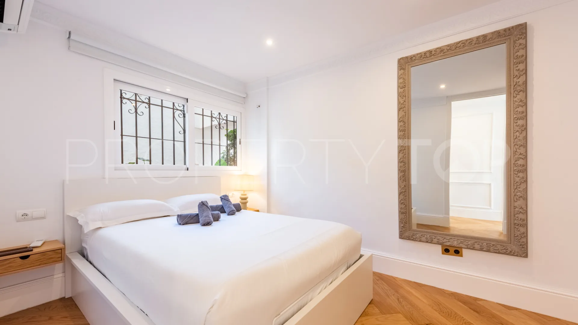 Buy 3 bedrooms ground floor apartment in Nueva Andalucia
