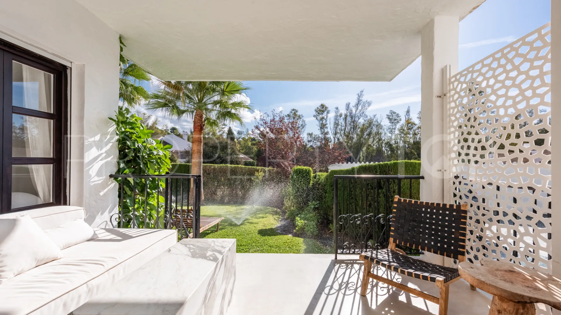 Buy 3 bedrooms ground floor apartment in Nueva Andalucia