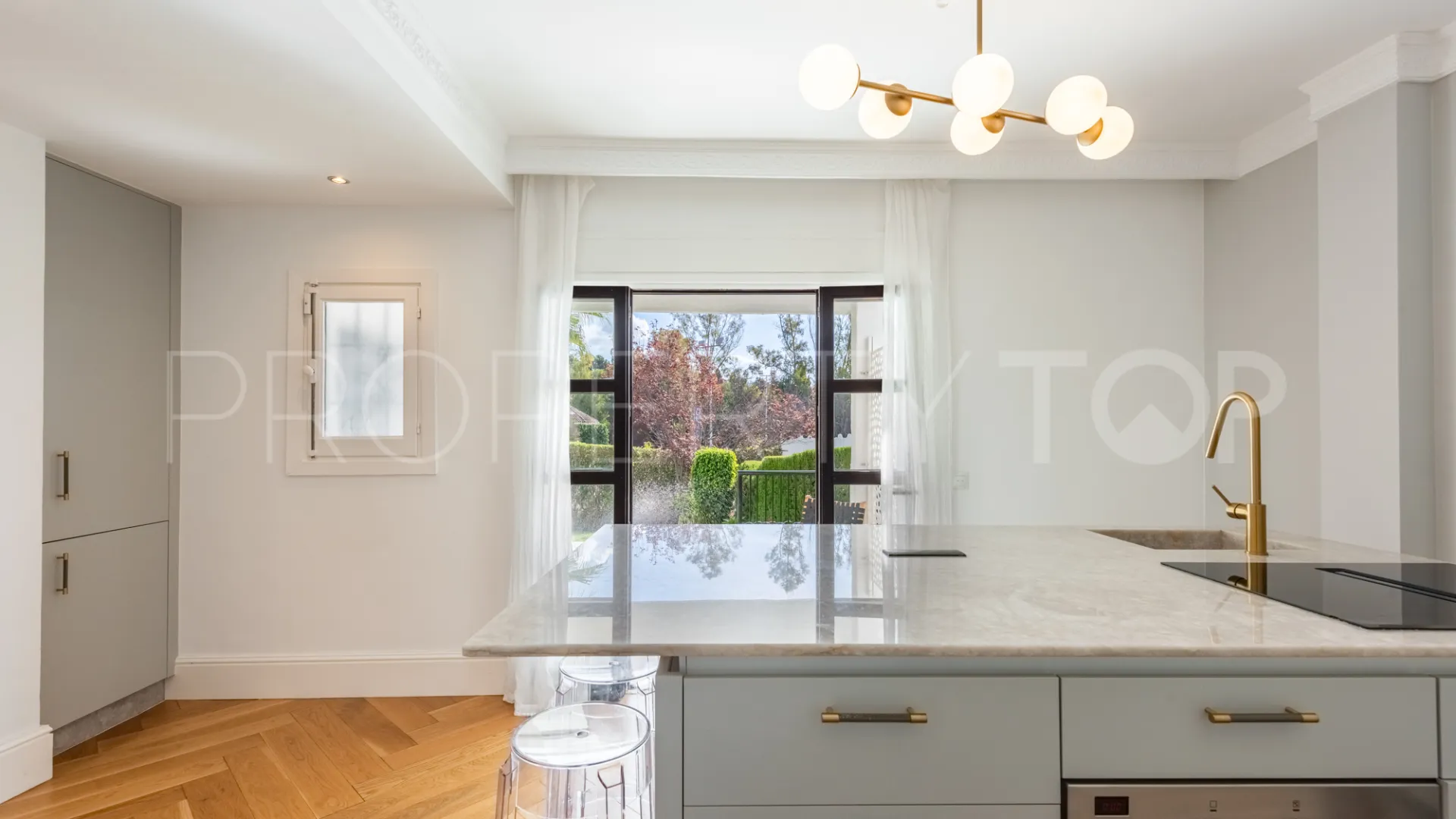 Buy 3 bedrooms ground floor apartment in Nueva Andalucia