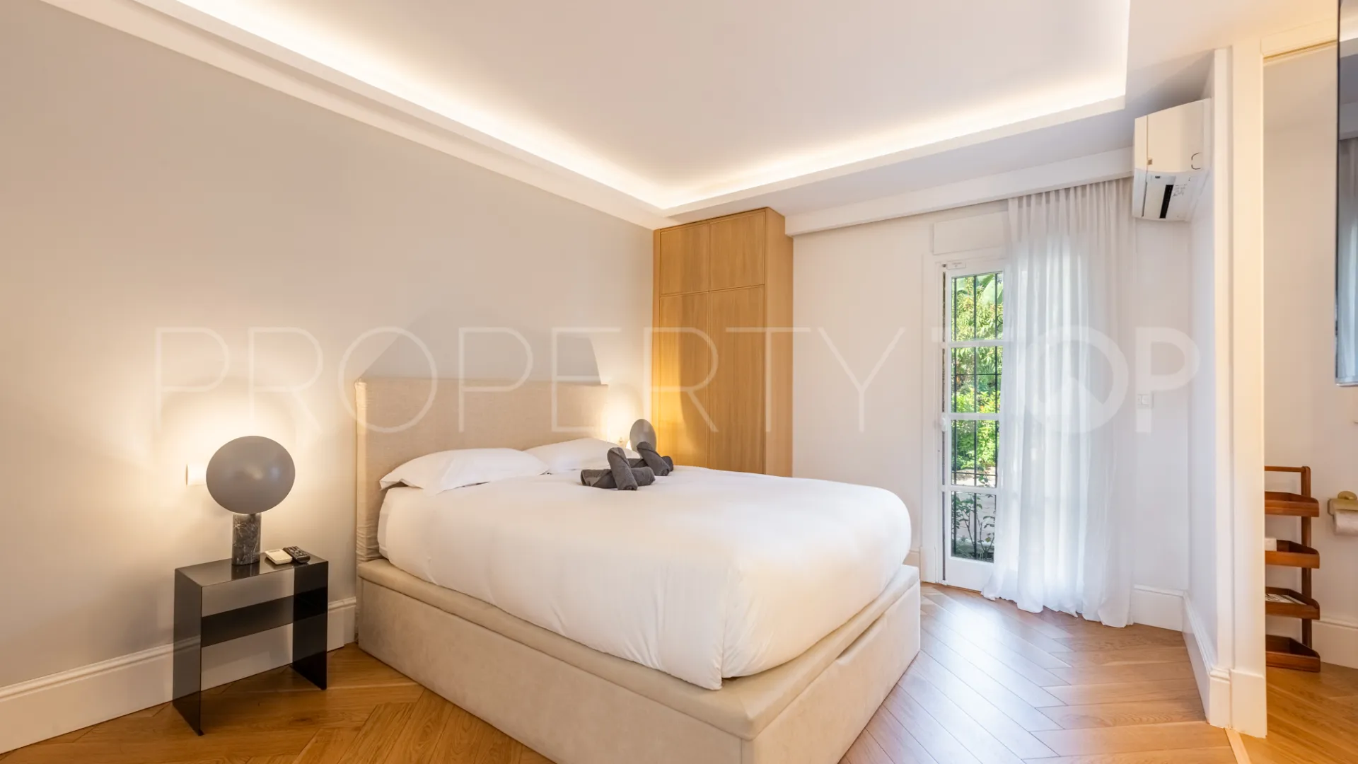 Buy 3 bedrooms ground floor apartment in Nueva Andalucia