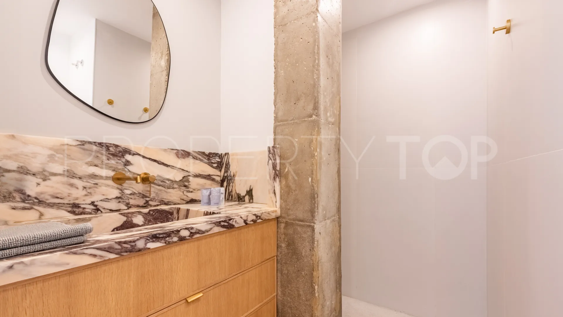 Buy 3 bedrooms ground floor apartment in Nueva Andalucia