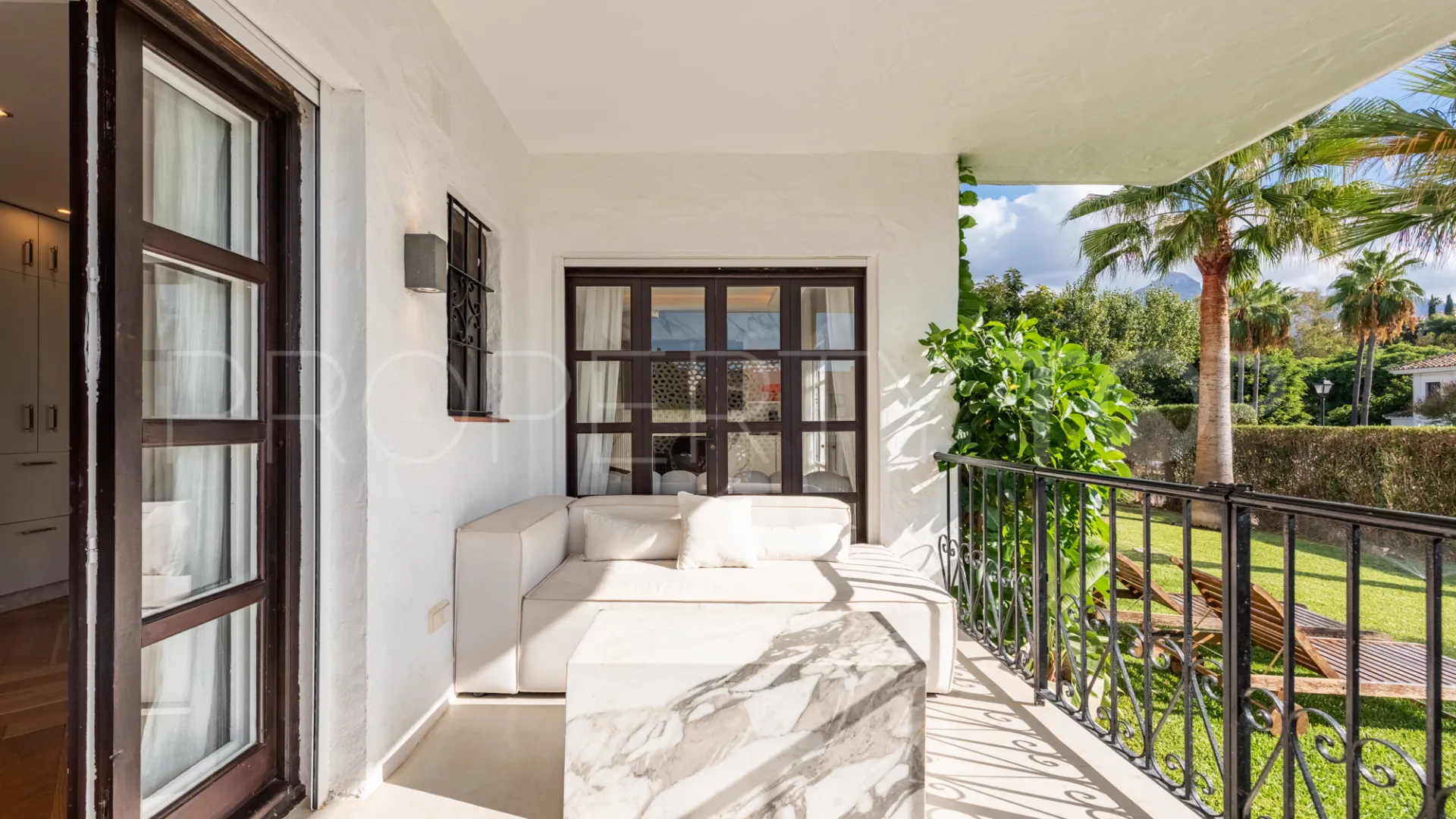 Buy 3 bedrooms ground floor apartment in Nueva Andalucia