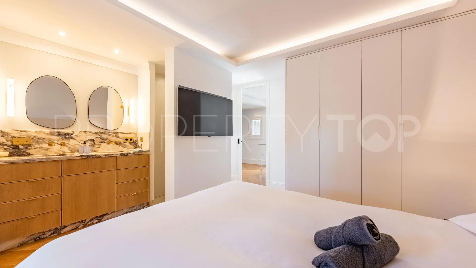 Buy 3 bedrooms ground floor apartment in Nueva Andalucia