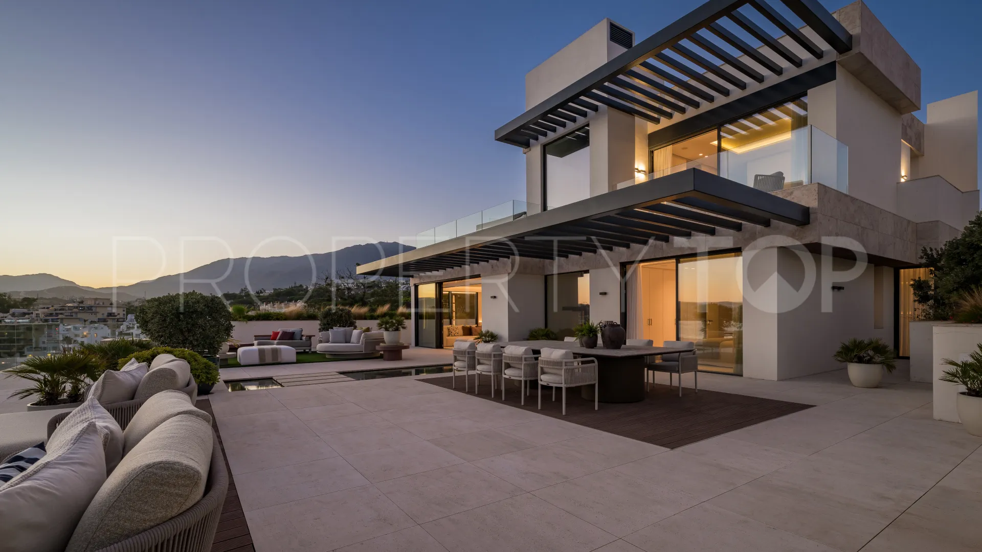 Buy duplex penthouse in Estepona Town