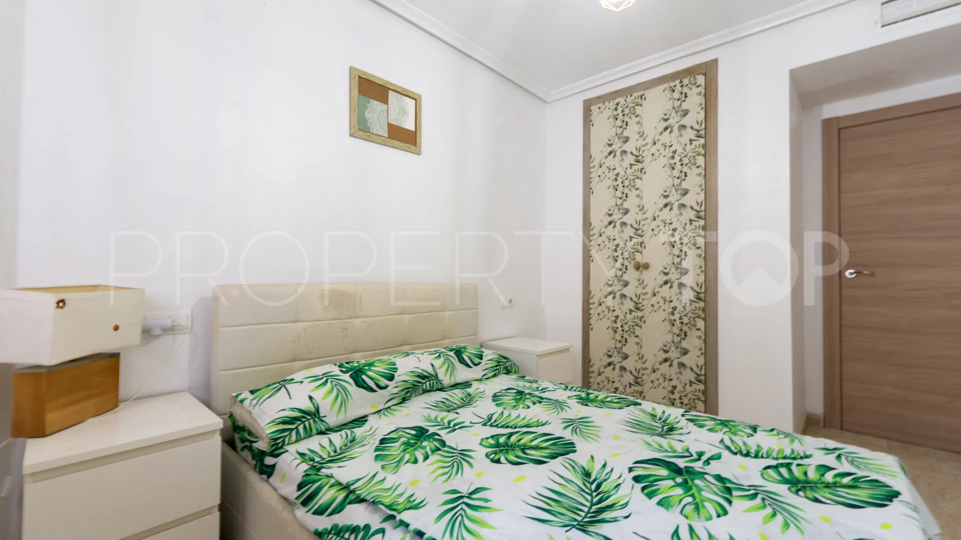 Buy 2 bedrooms apartment in Torrevieja