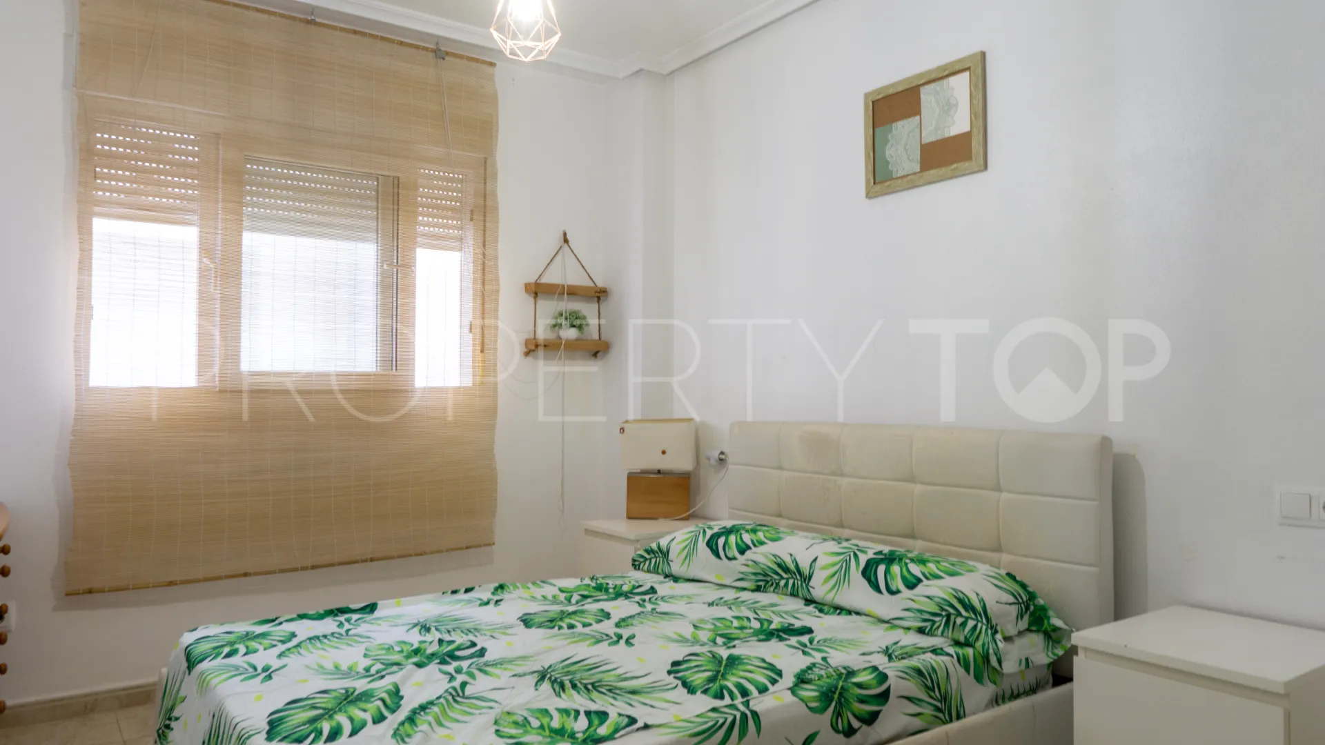 Buy 2 bedrooms apartment in Torrevieja