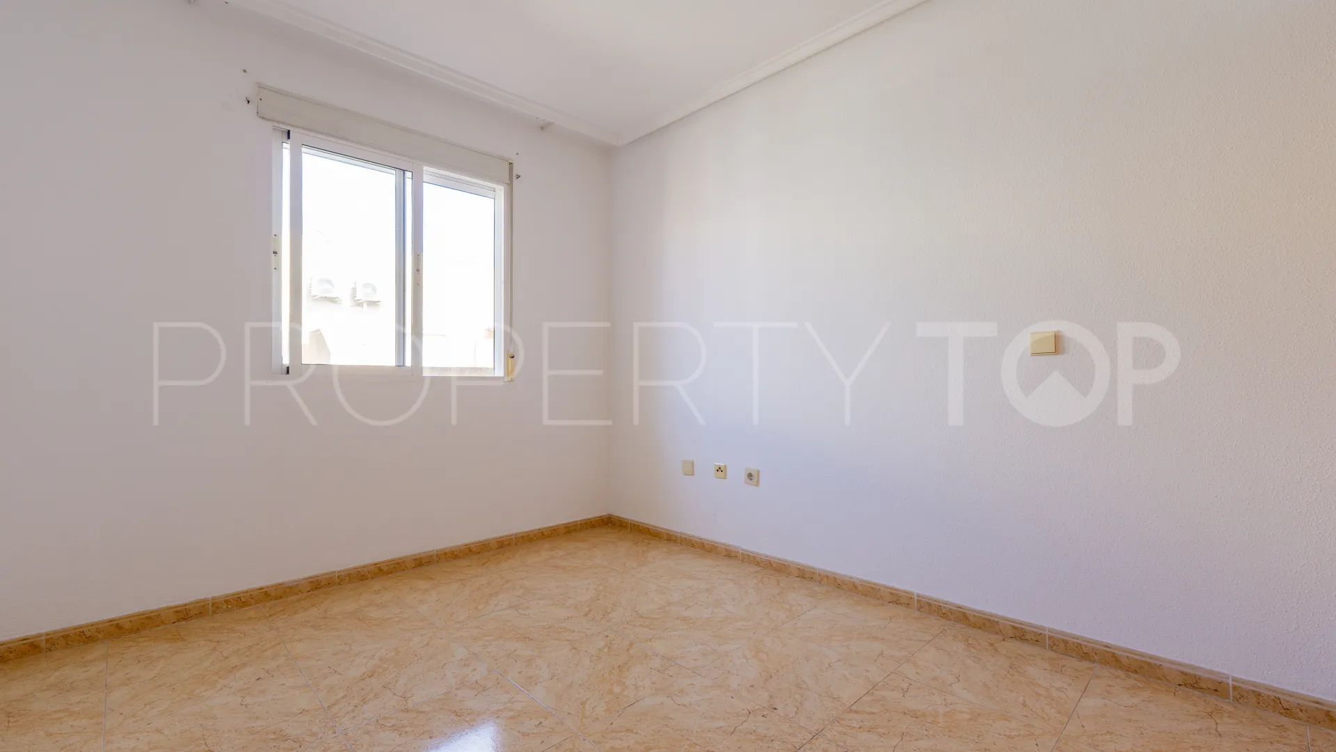 Se vende apartamento de 2 dormitorios en Torrevieja