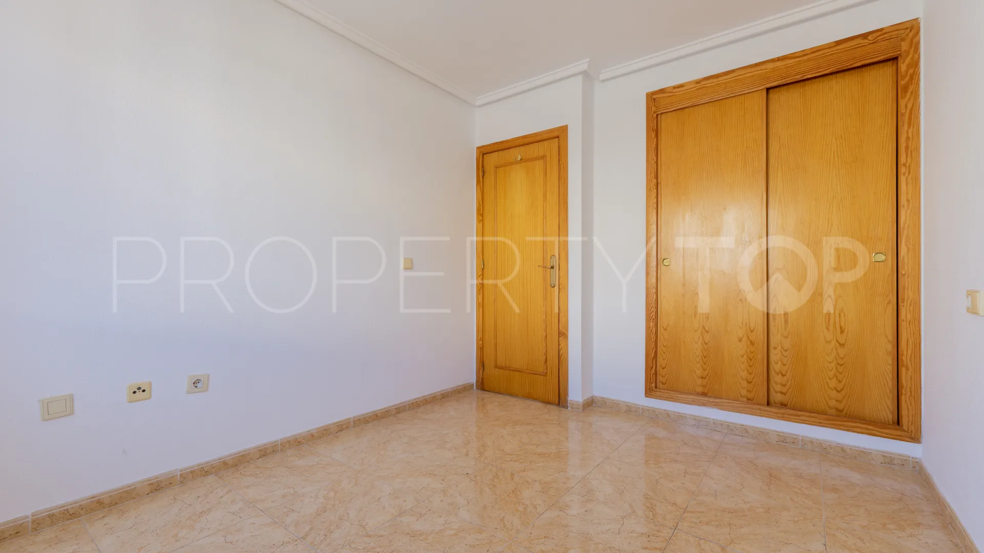 Se vende apartamento de 2 dormitorios en Torrevieja