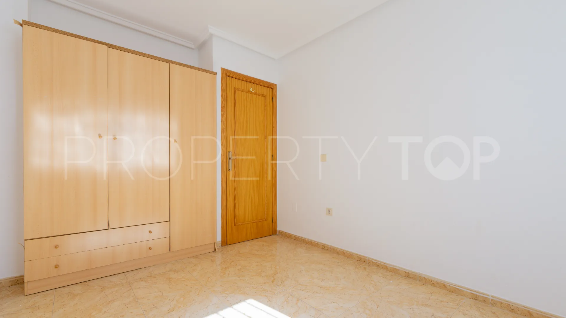 Se vende apartamento de 2 dormitorios en Torrevieja