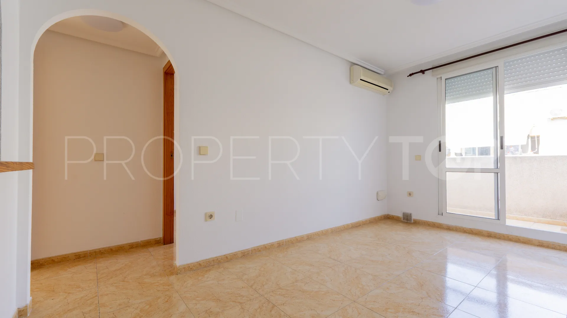 Se vende apartamento de 2 dormitorios en Torrevieja