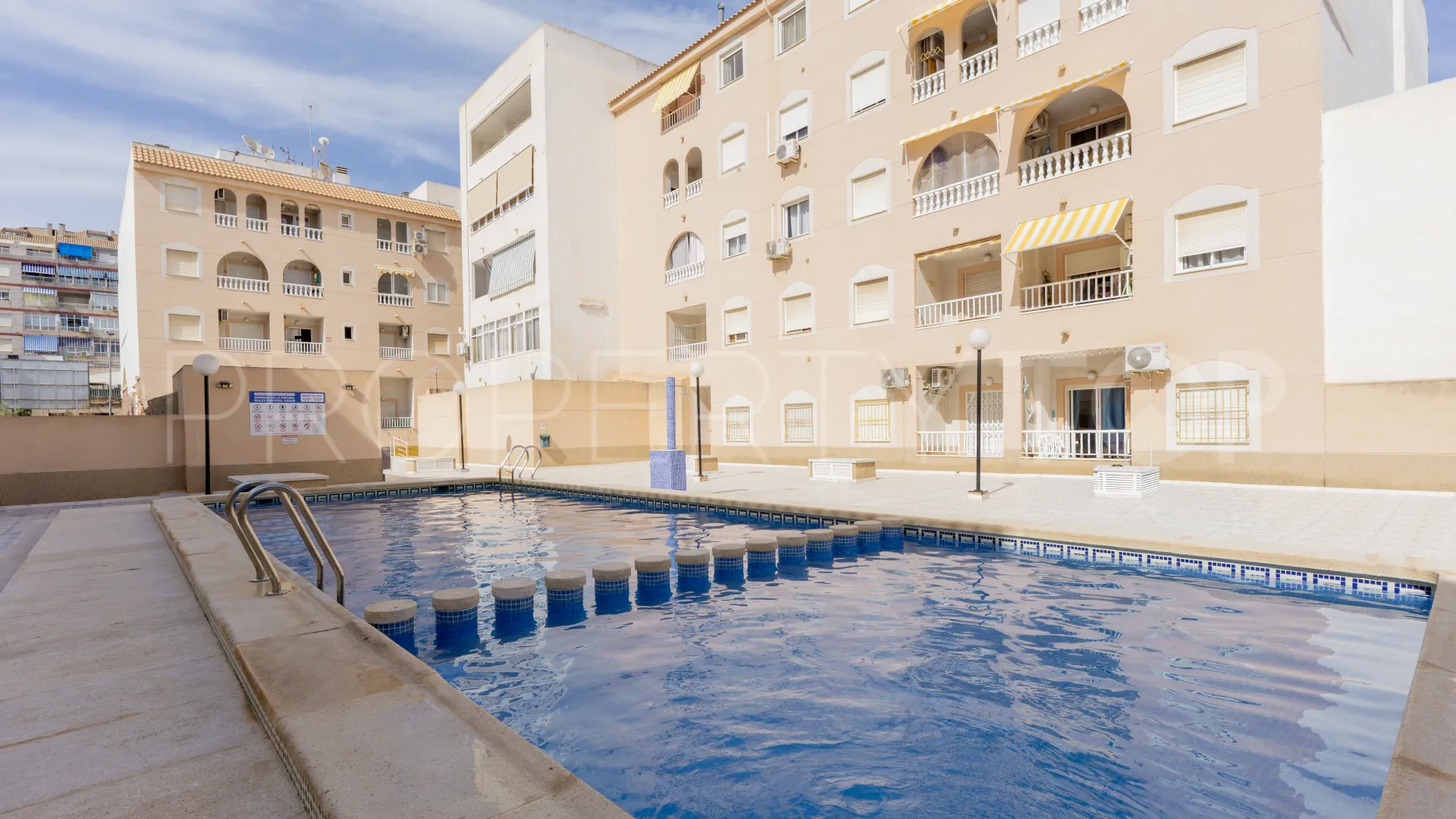 Se vende apartamento de 2 dormitorios en Torrevieja