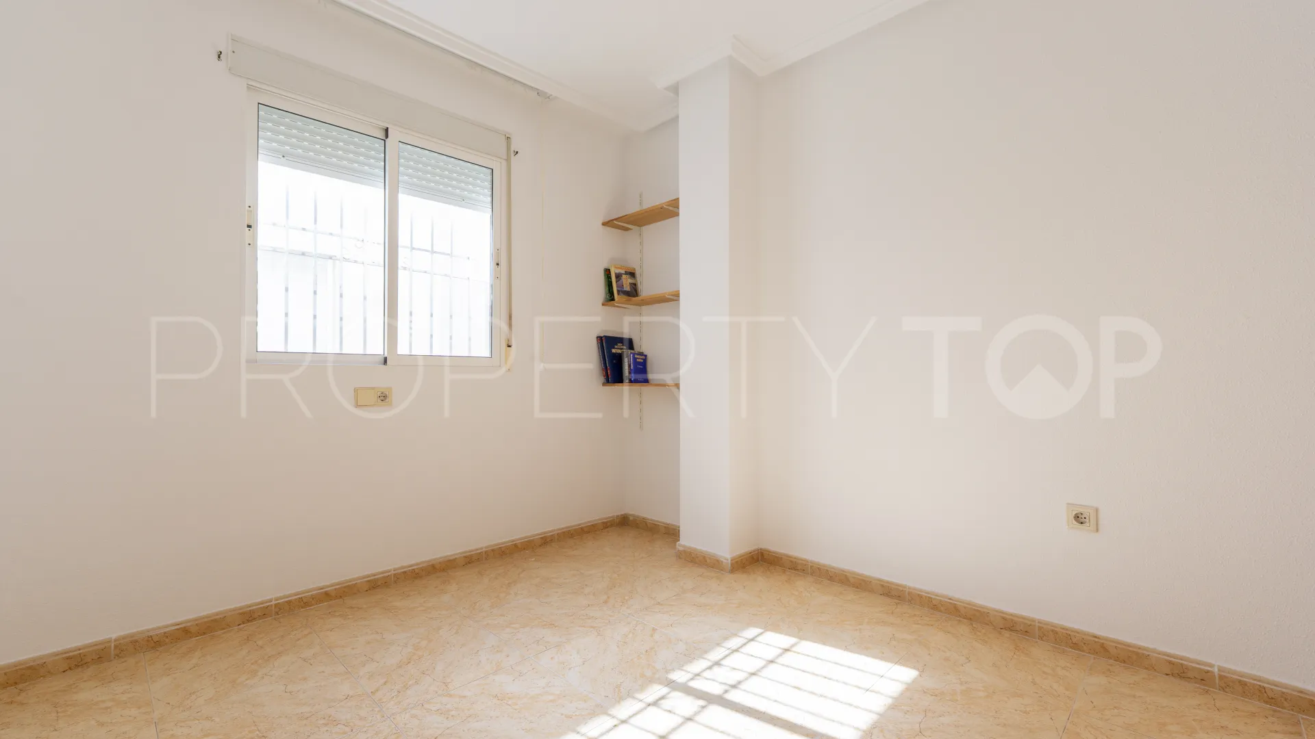 Se vende apartamento de 2 dormitorios en Torrevieja