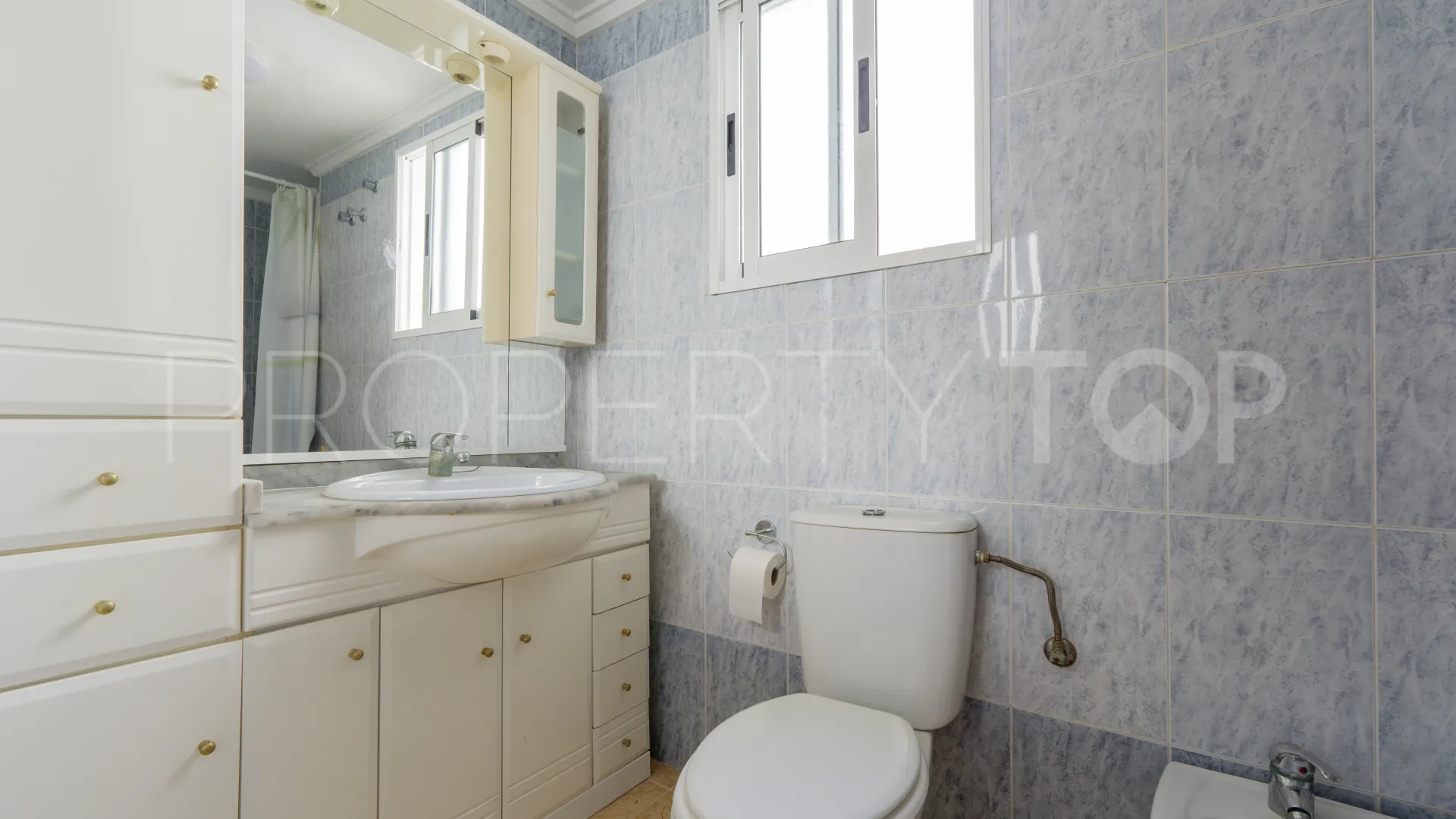 Se vende apartamento de 2 dormitorios en Torrevieja