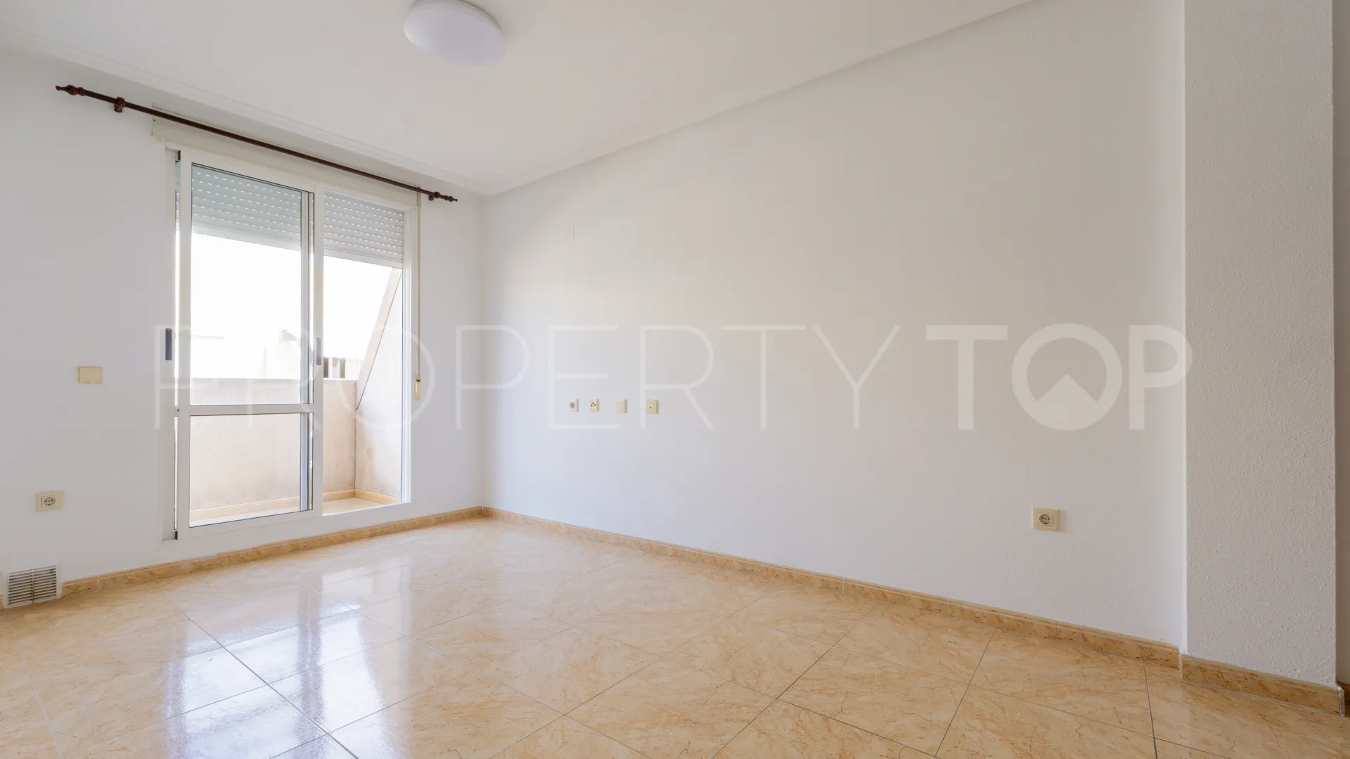 Se vende apartamento de 2 dormitorios en Torrevieja