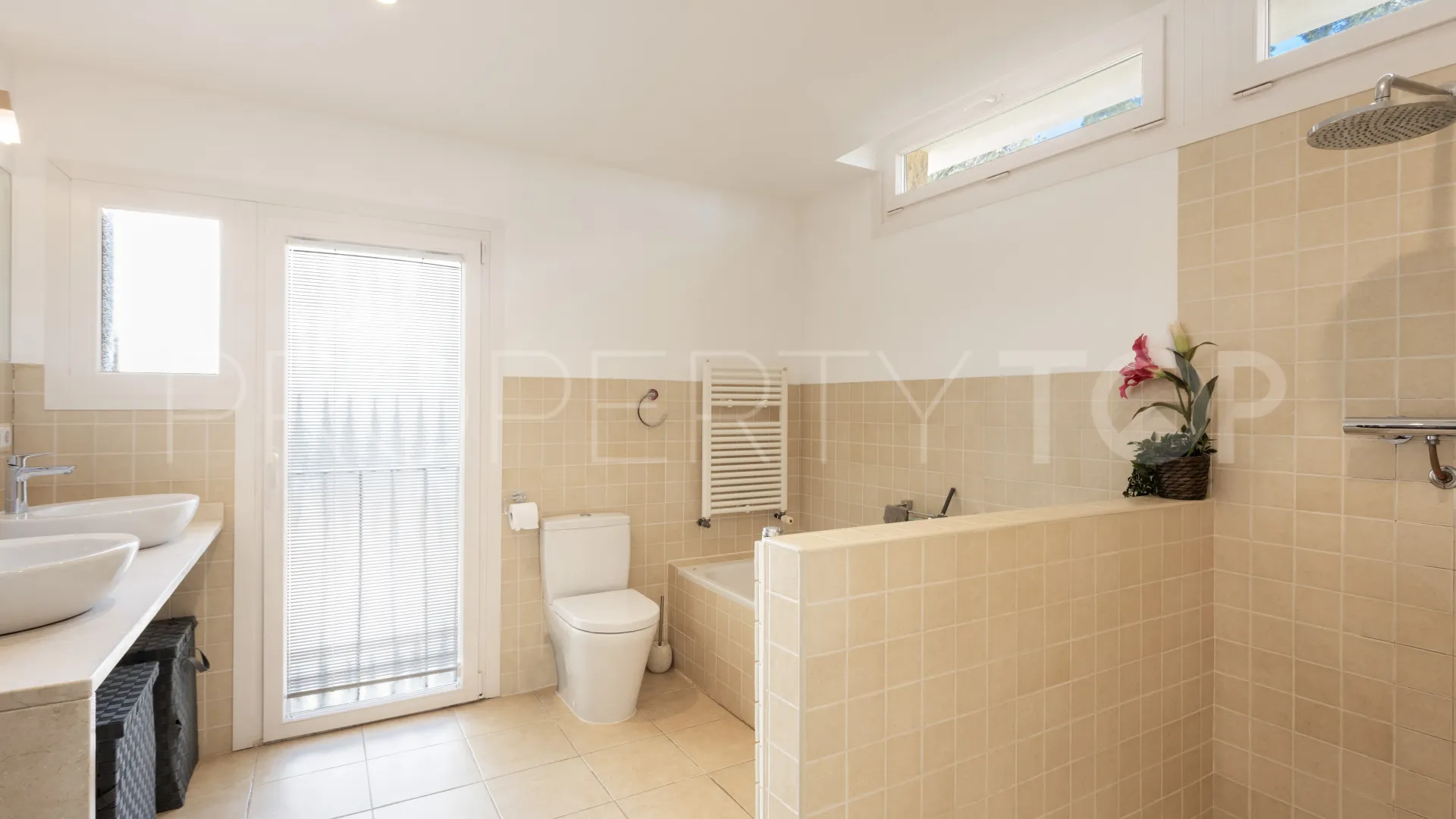 Buy Costa de la calma house with 4 bedrooms