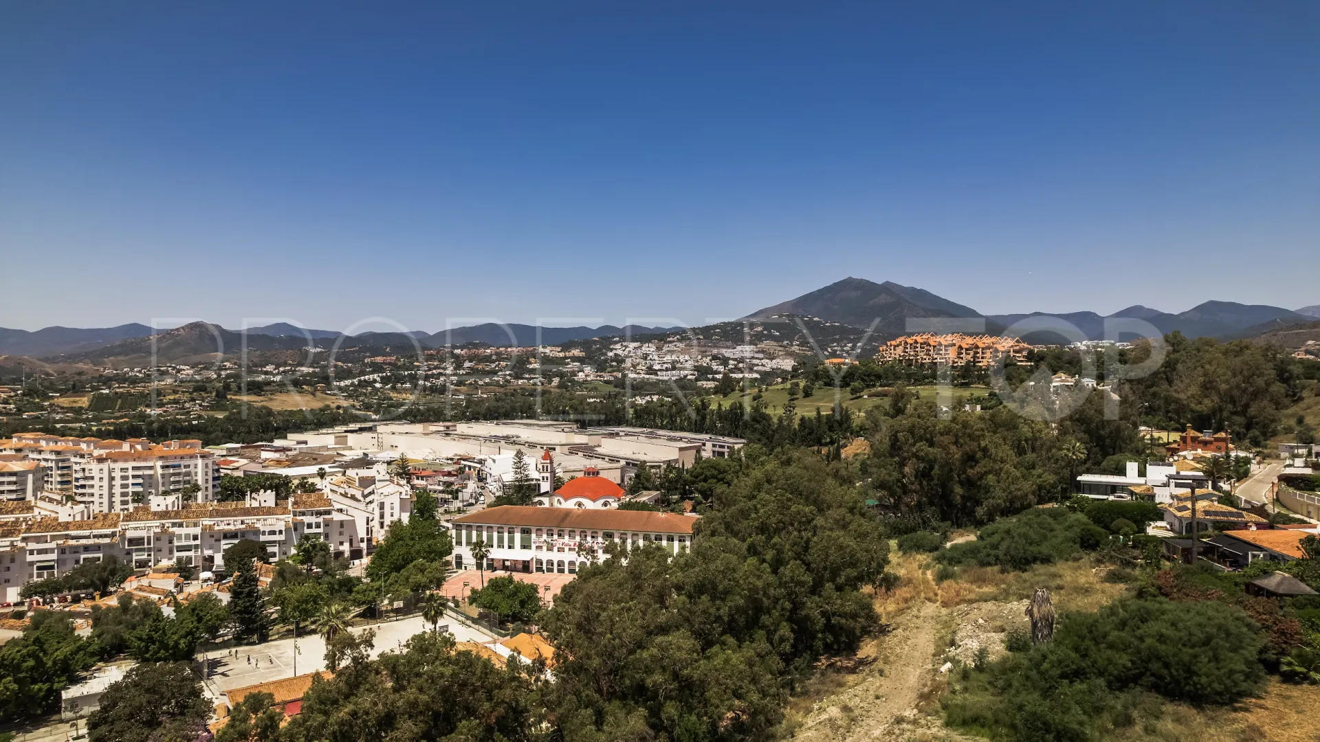 Nueva Andalucia, villa en venta de 4 dormitorios