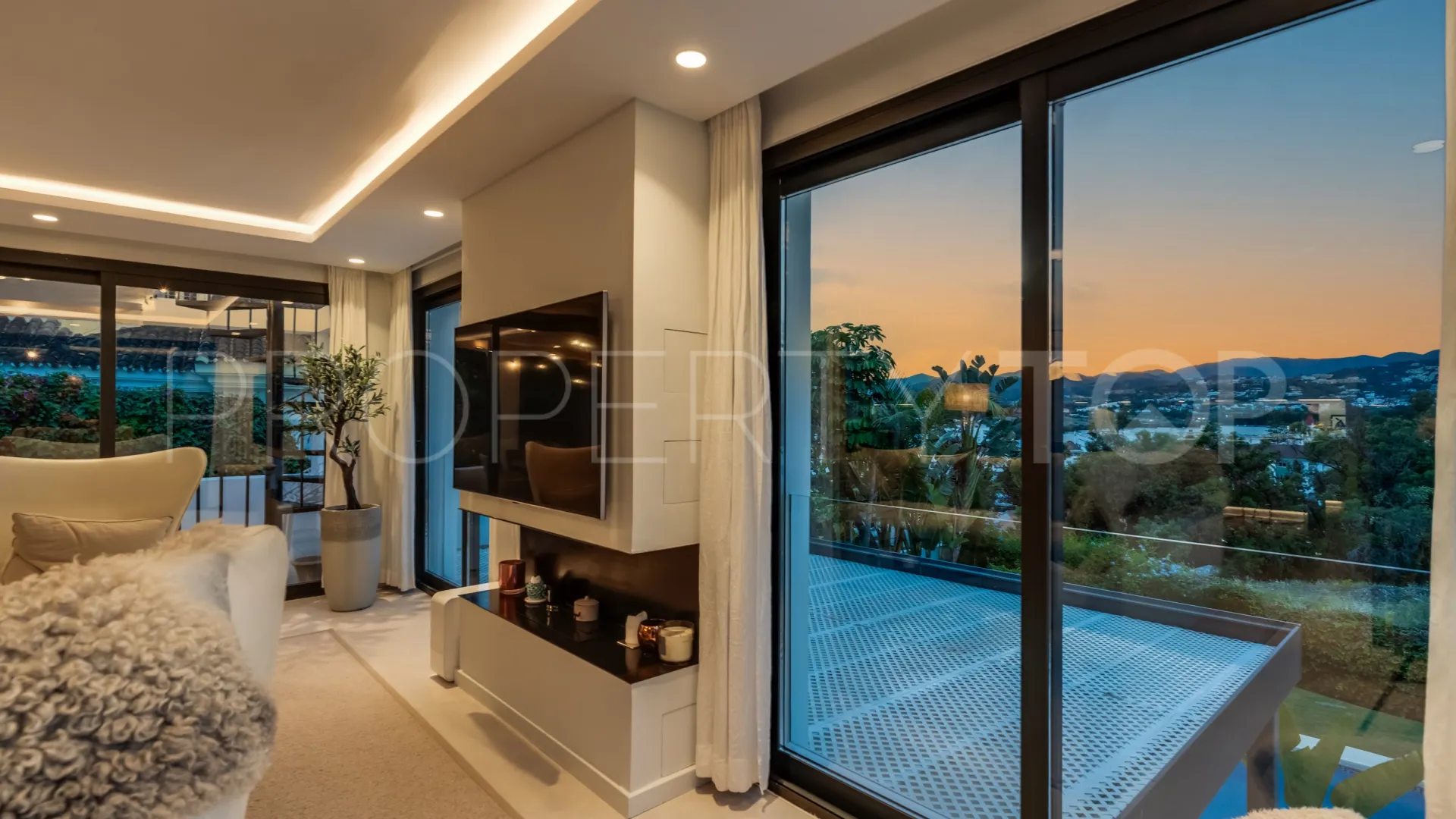 Nueva Andalucia, villa en venta de 4 dormitorios