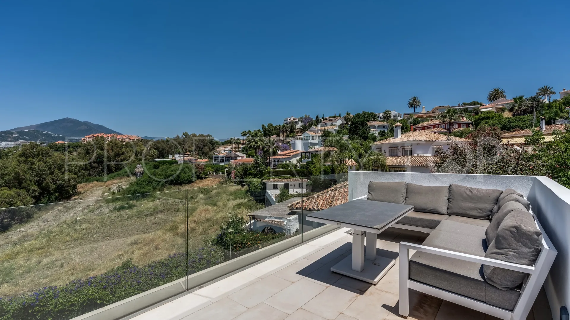 Nueva Andalucia, villa en venta de 4 dormitorios