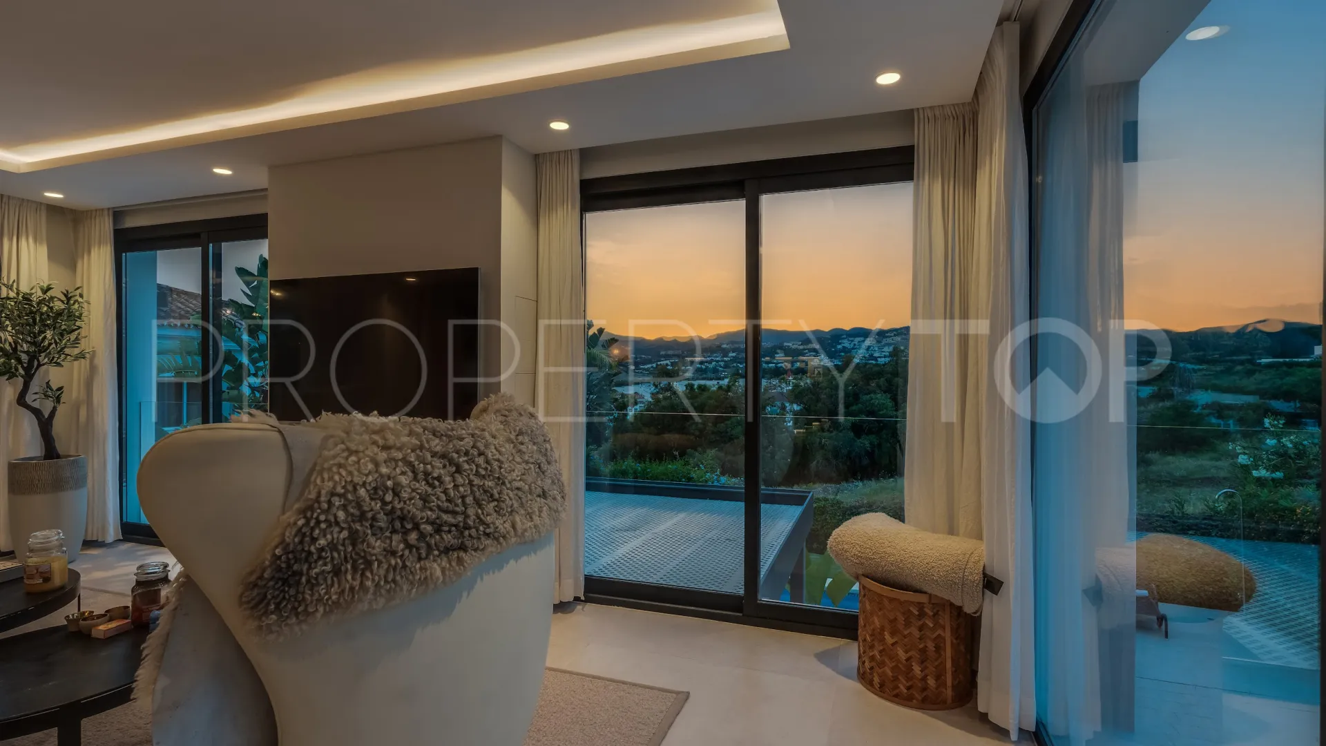 Nueva Andalucia, villa en venta de 4 dormitorios