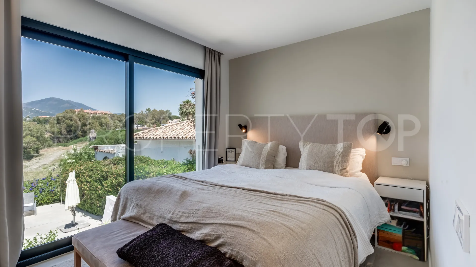 Nueva Andalucia, villa en venta de 4 dormitorios
