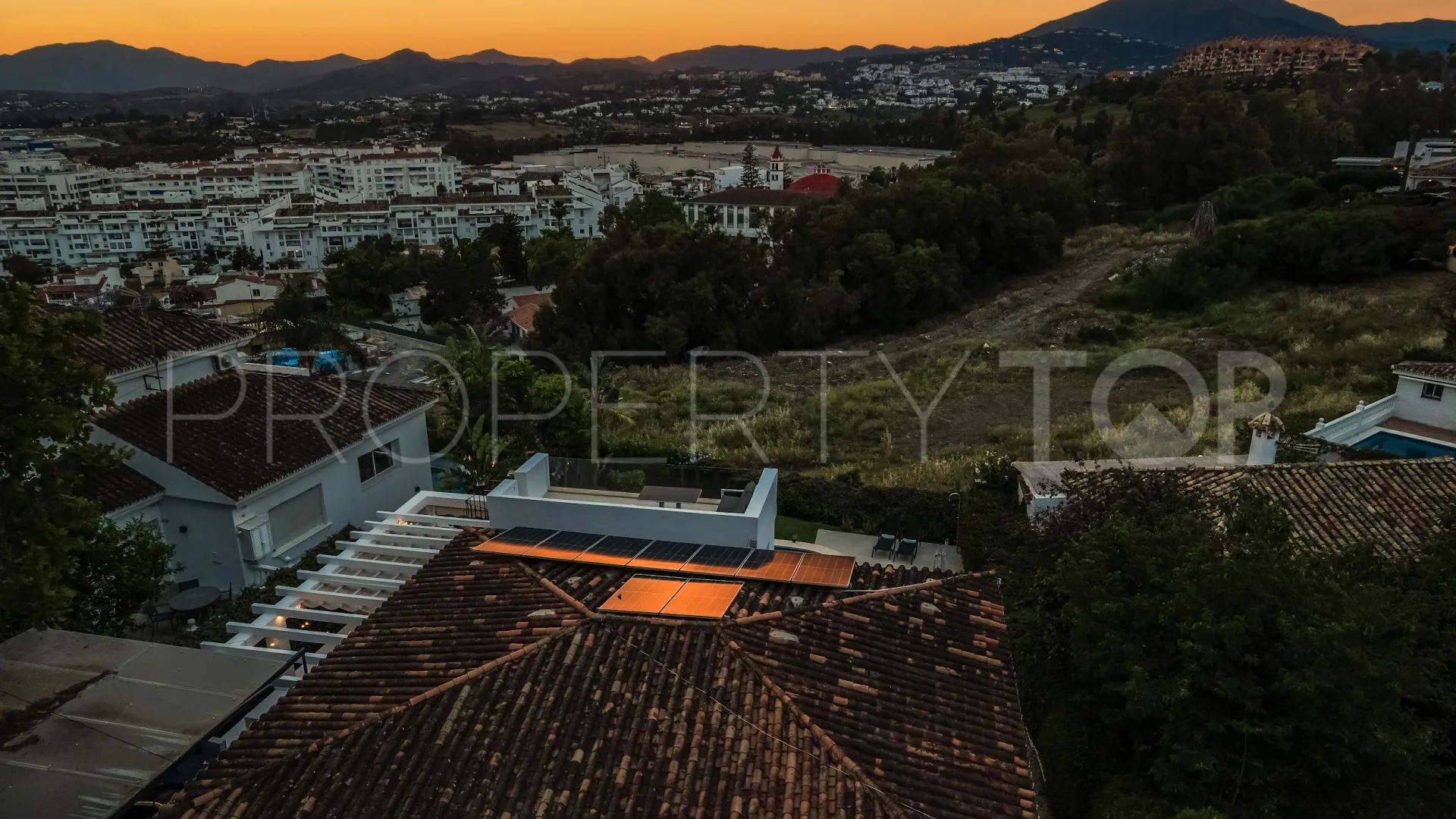 Nueva Andalucia, villa en venta de 4 dormitorios