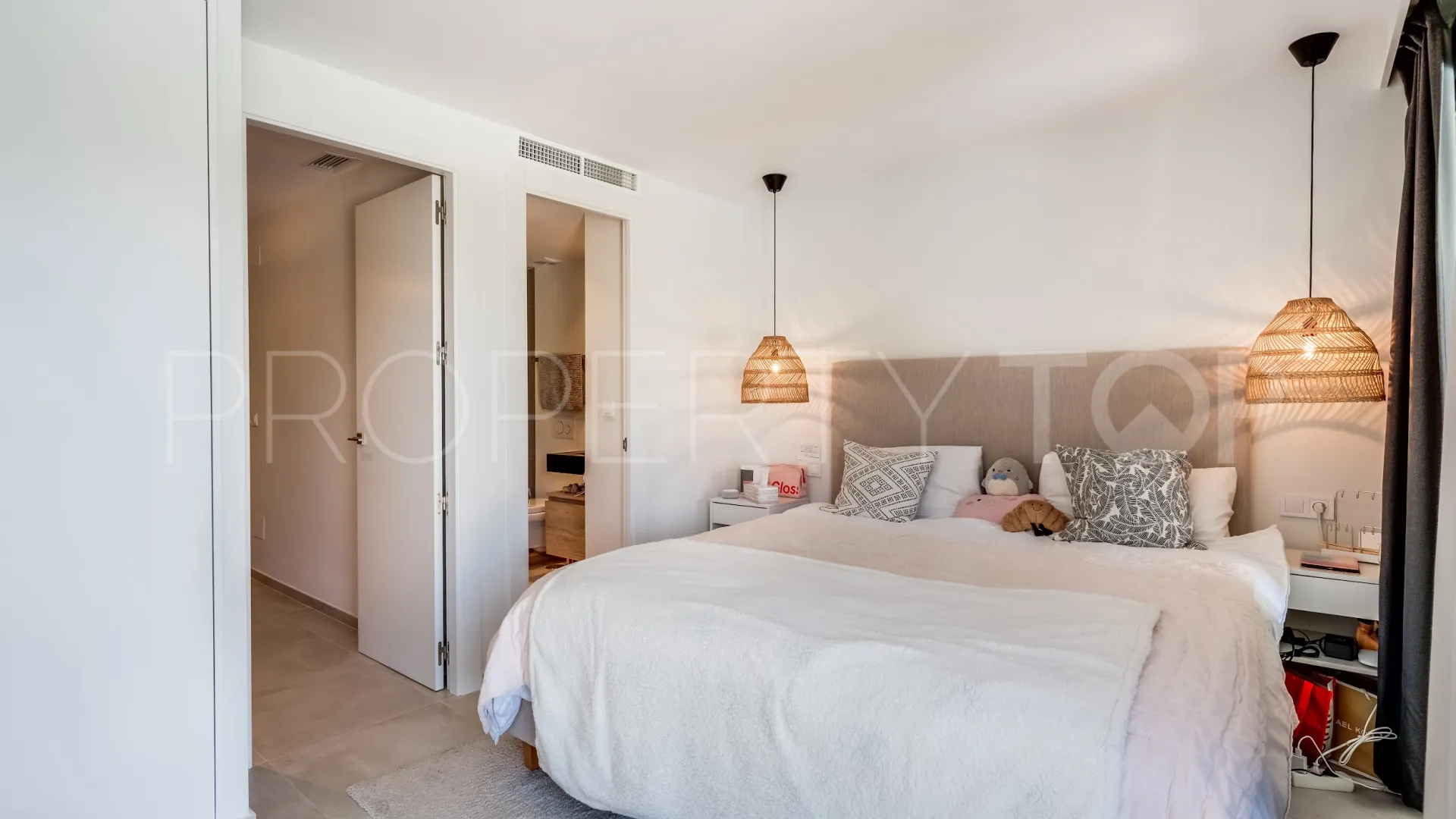 Nueva Andalucia, villa en venta de 4 dormitorios