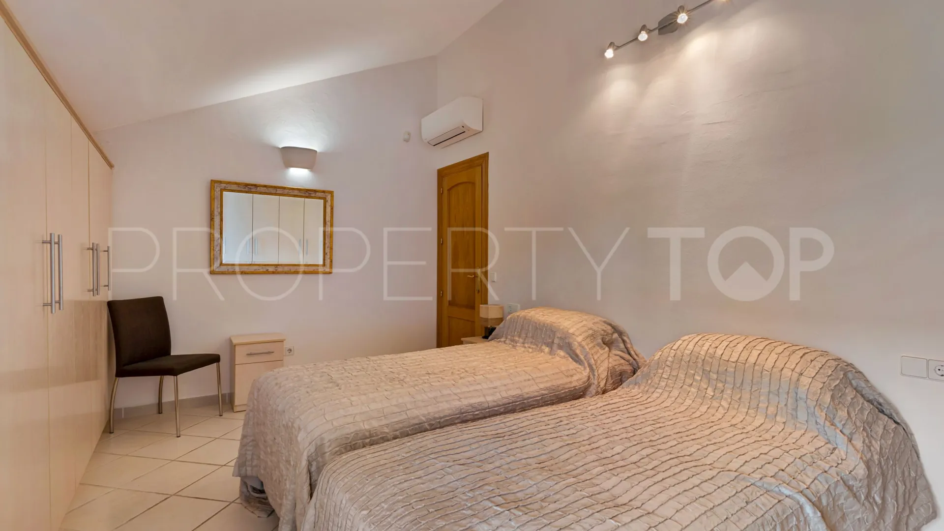 3 bedrooms Nueva Andalucia apartment for sale