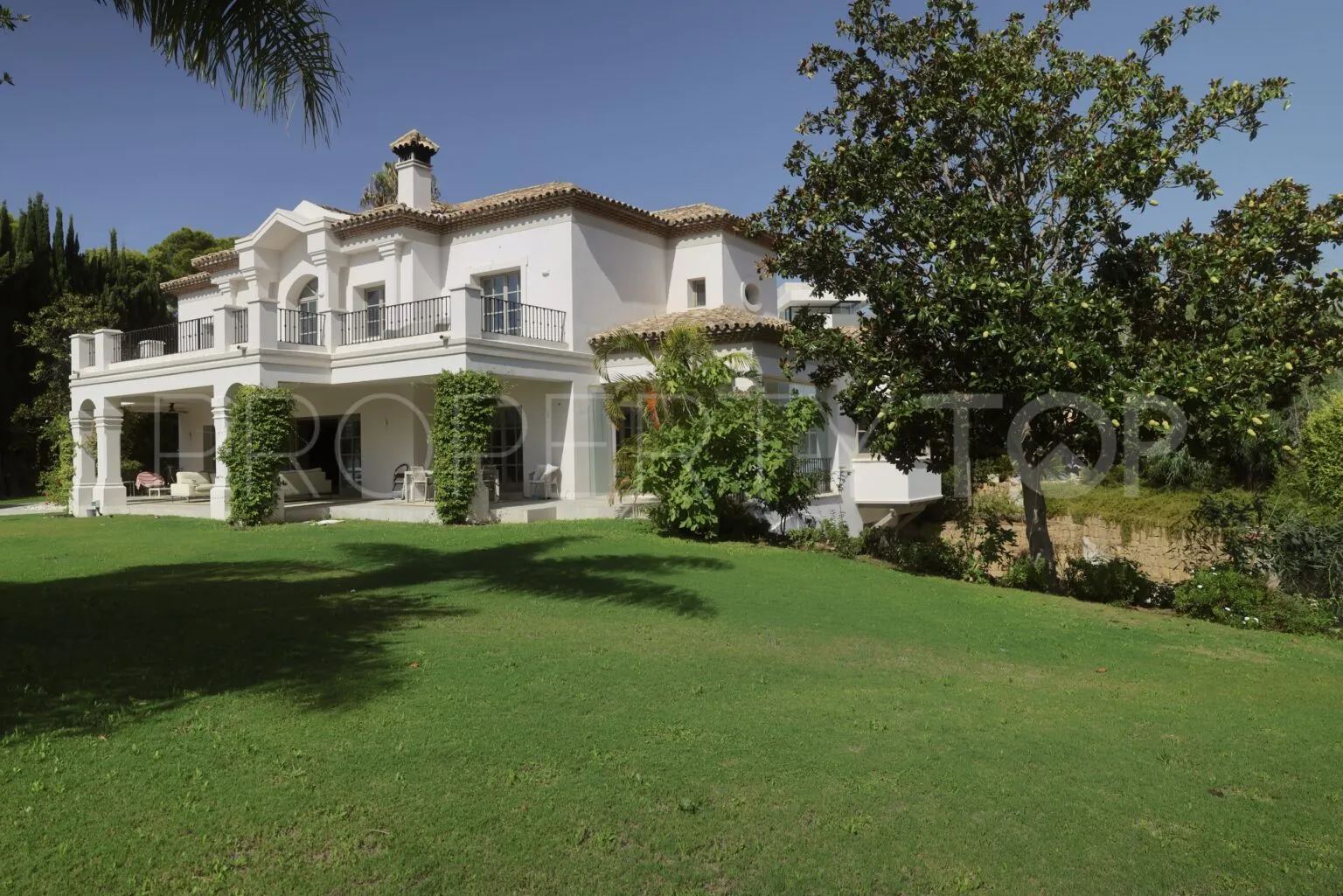 Villa en venta con 6 dormitorios en Atalaya de Rio Verde