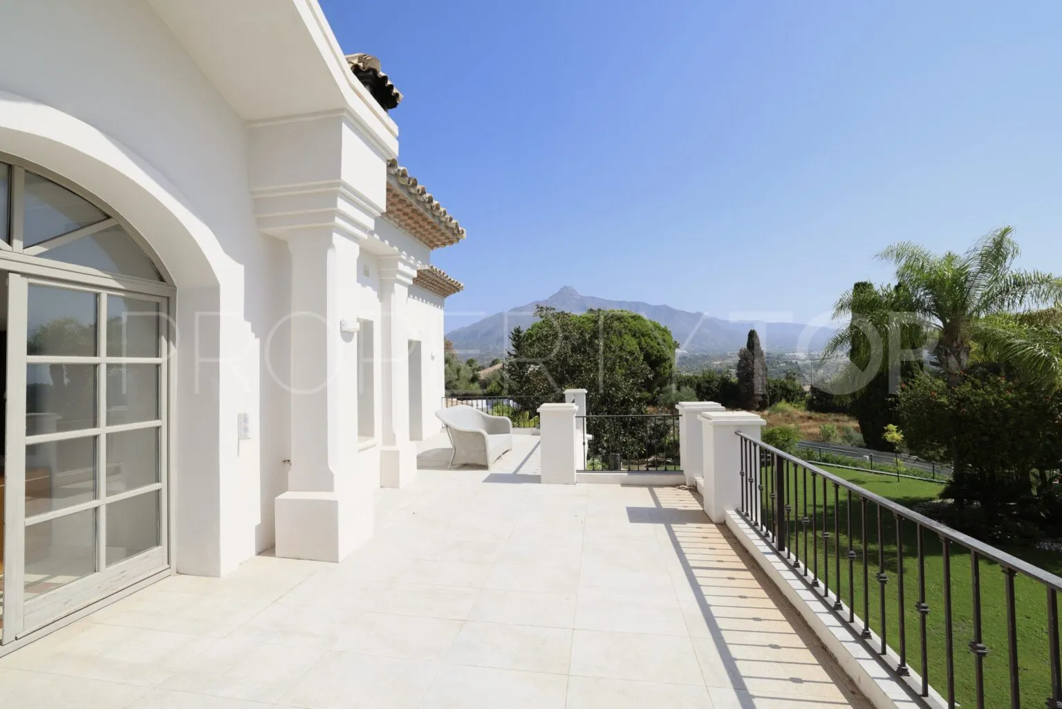 Villa en venta con 6 dormitorios en Atalaya de Rio Verde