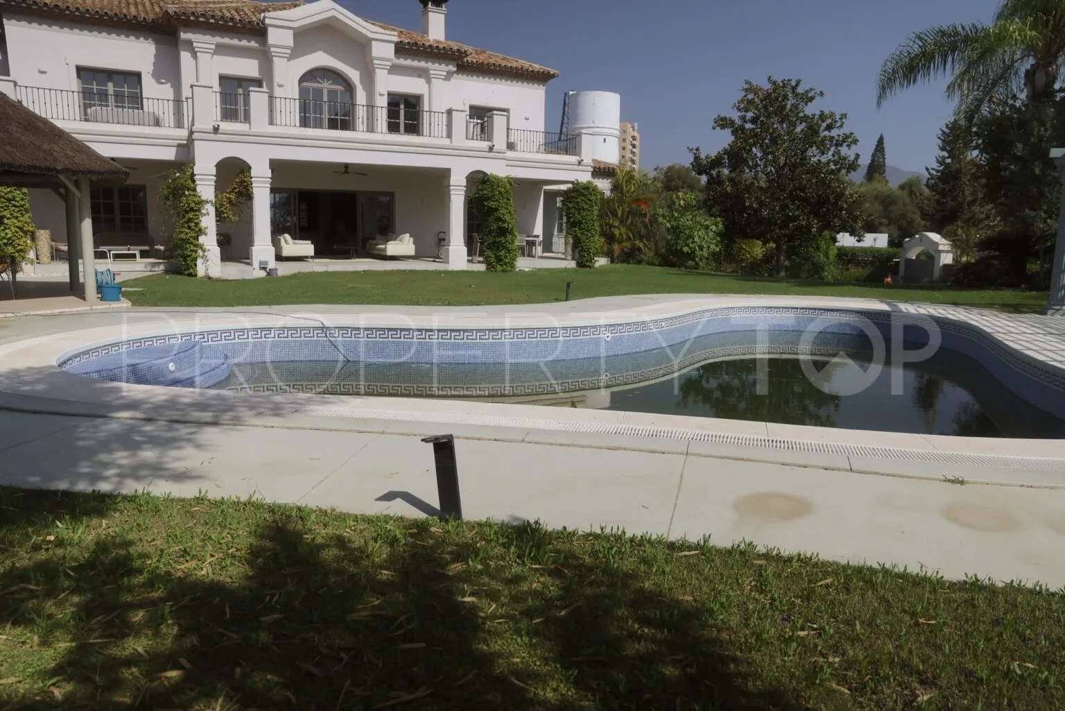 Villa en venta con 6 dormitorios en Atalaya de Rio Verde