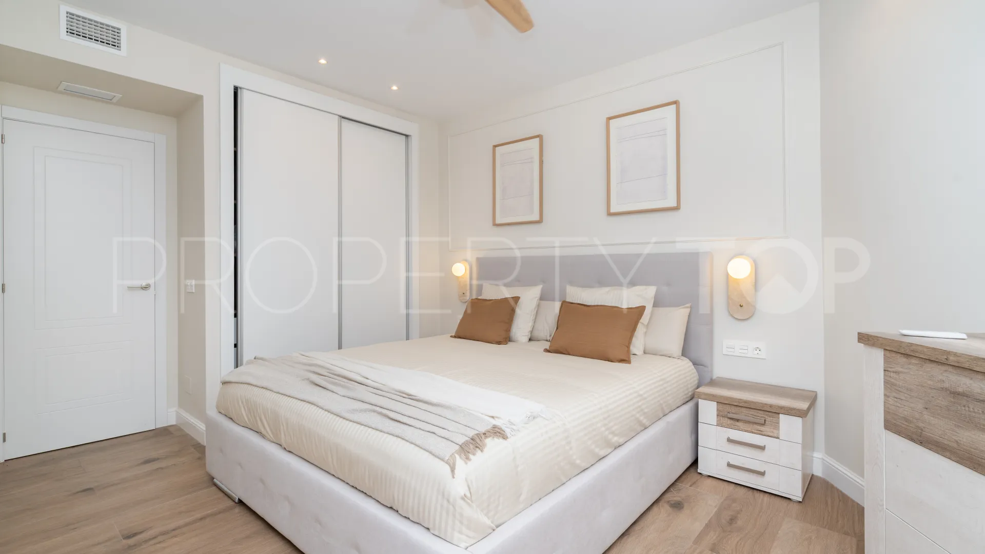Estepona Centro, apartamento de 3 dormitorios en venta