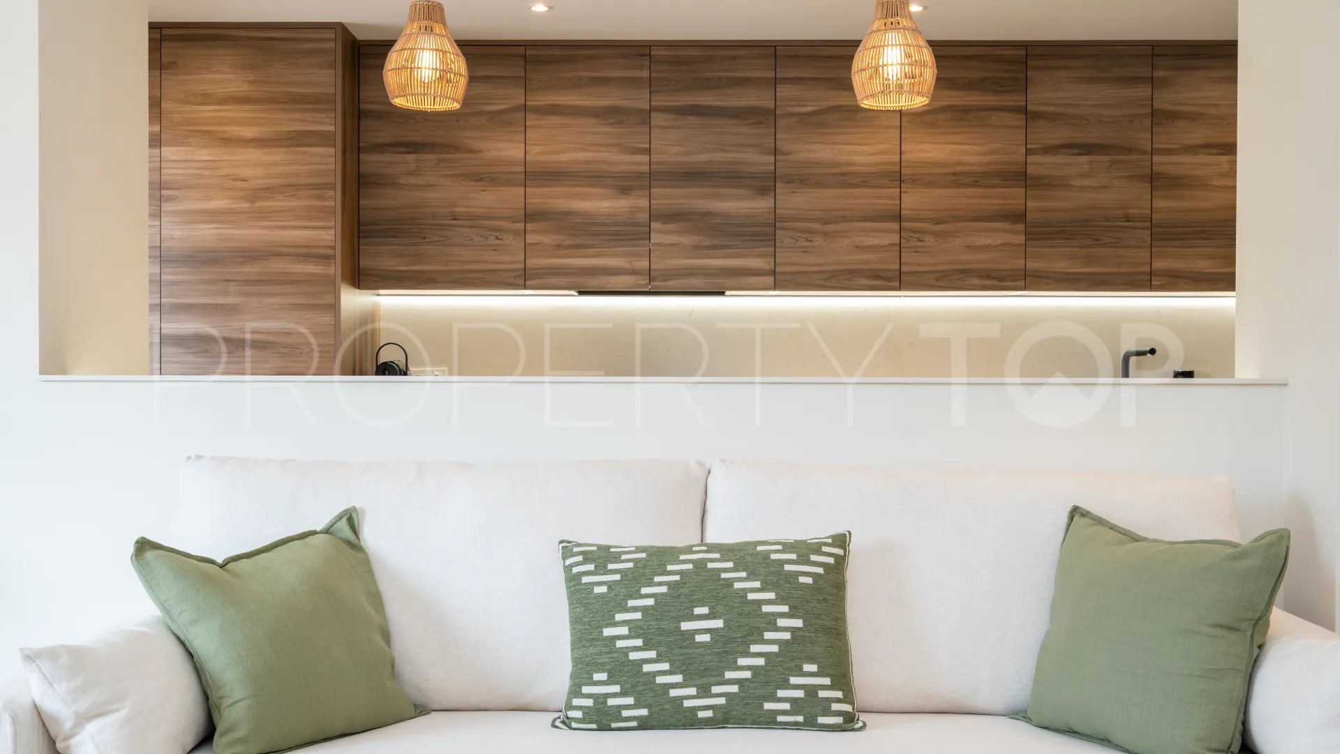 Estepona Centro, apartamento de 3 dormitorios en venta