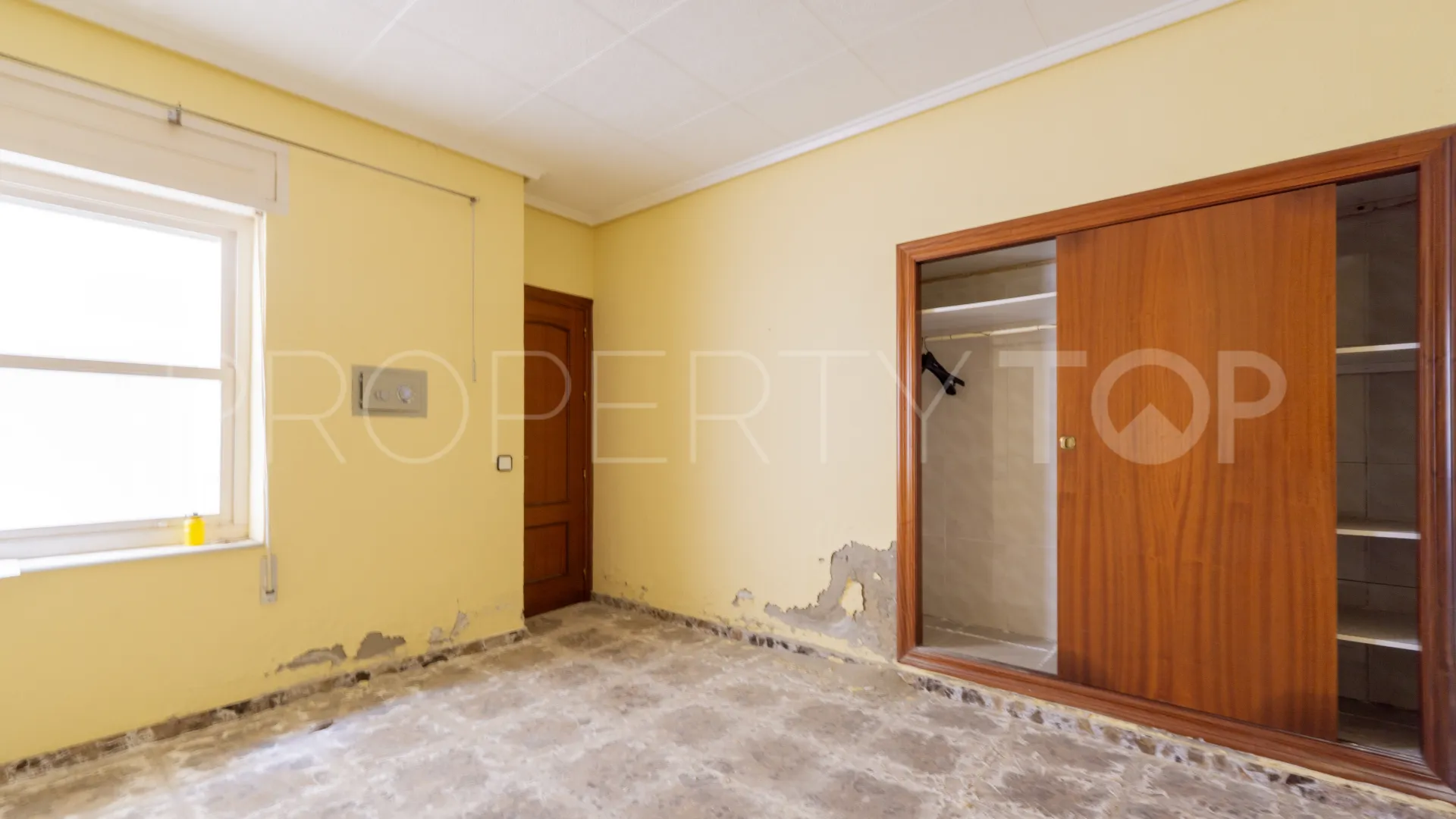 For sale ground floor apartment with 4 bedrooms in Torrevieja