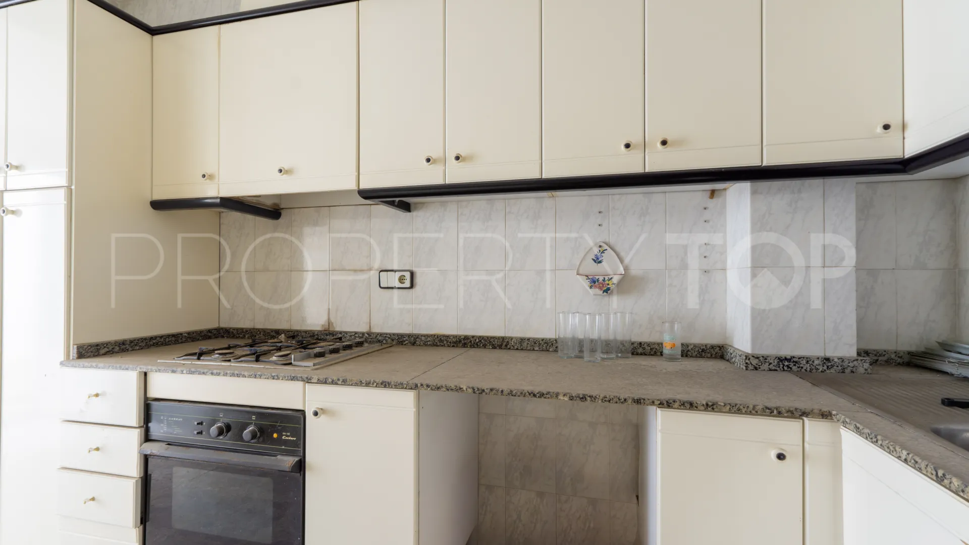 For sale ground floor apartment with 4 bedrooms in Torrevieja