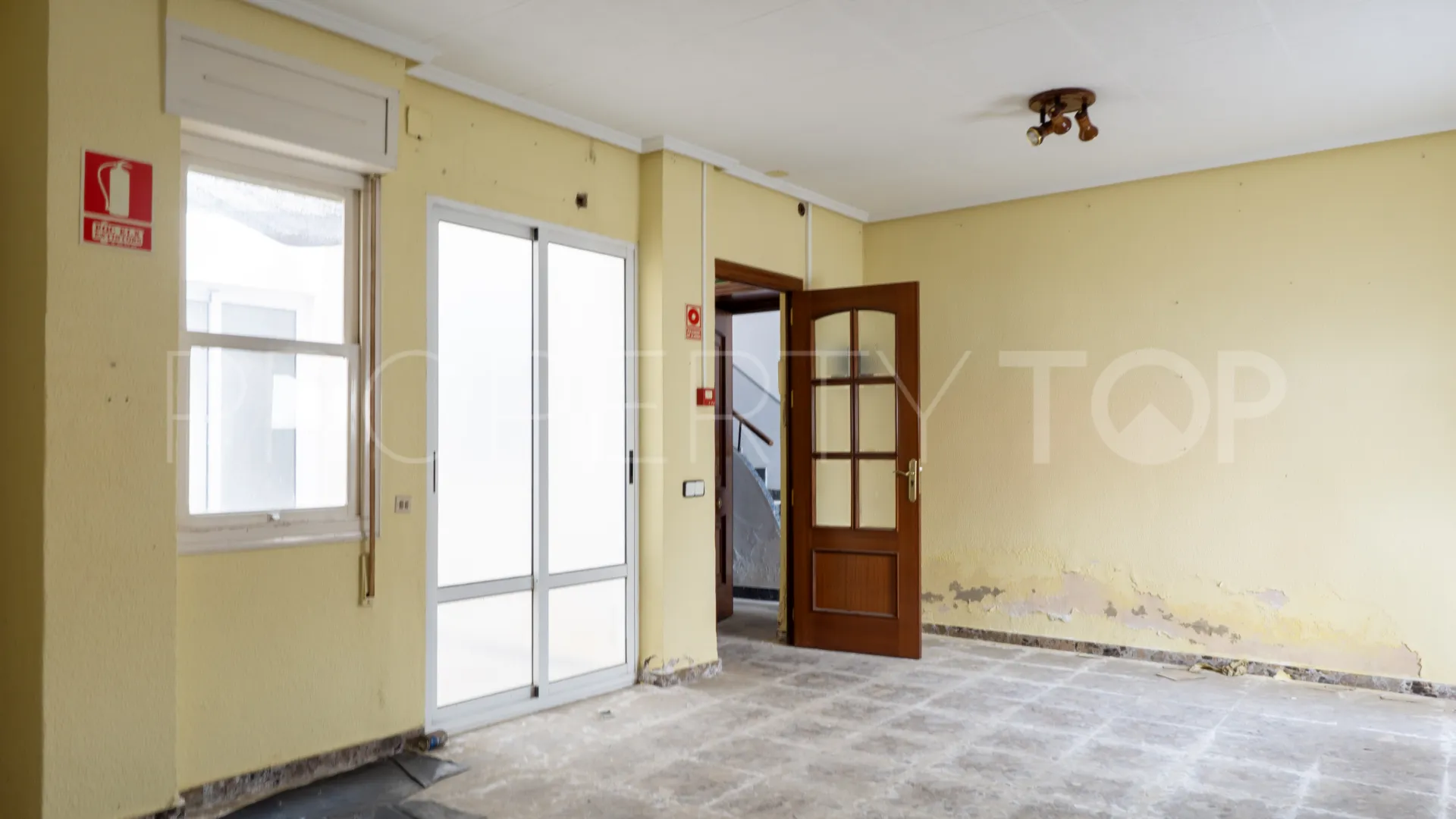 For sale ground floor apartment with 4 bedrooms in Torrevieja