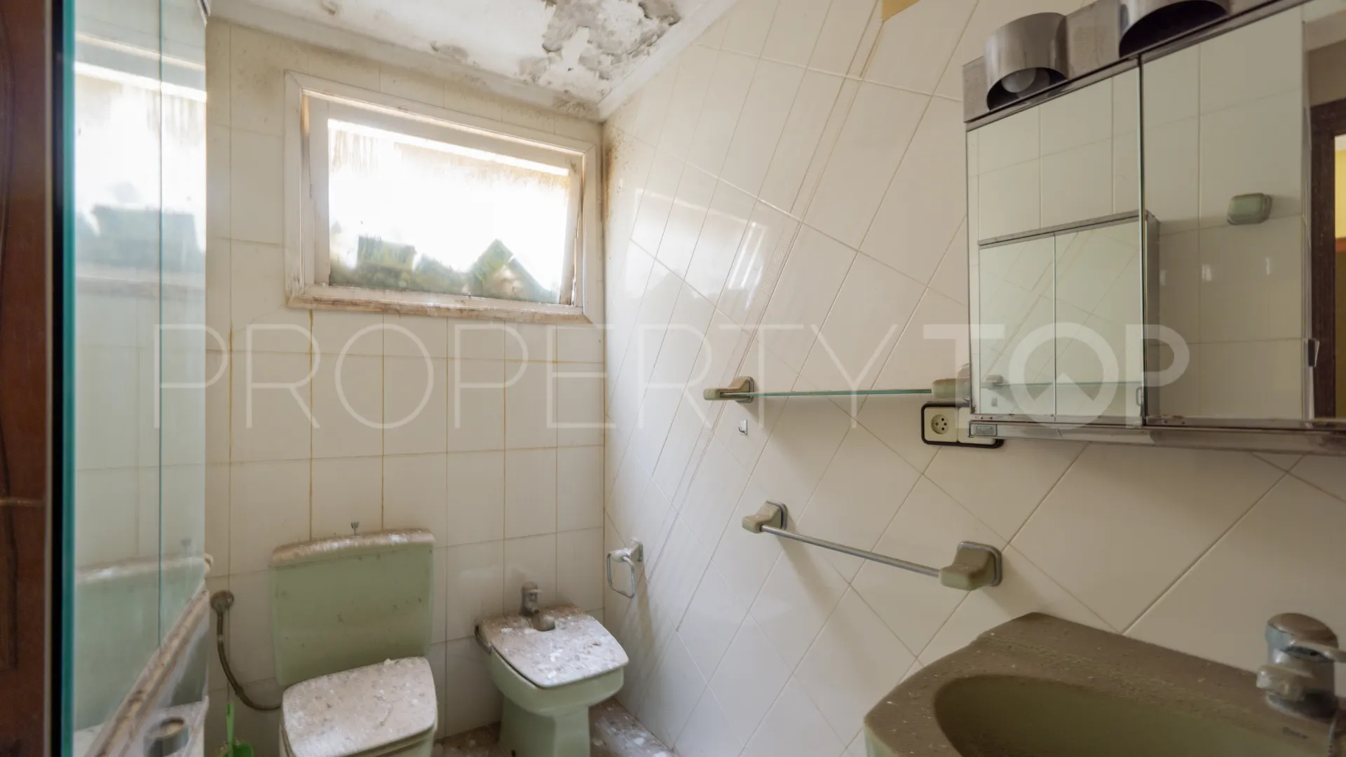 For sale ground floor apartment with 4 bedrooms in Torrevieja