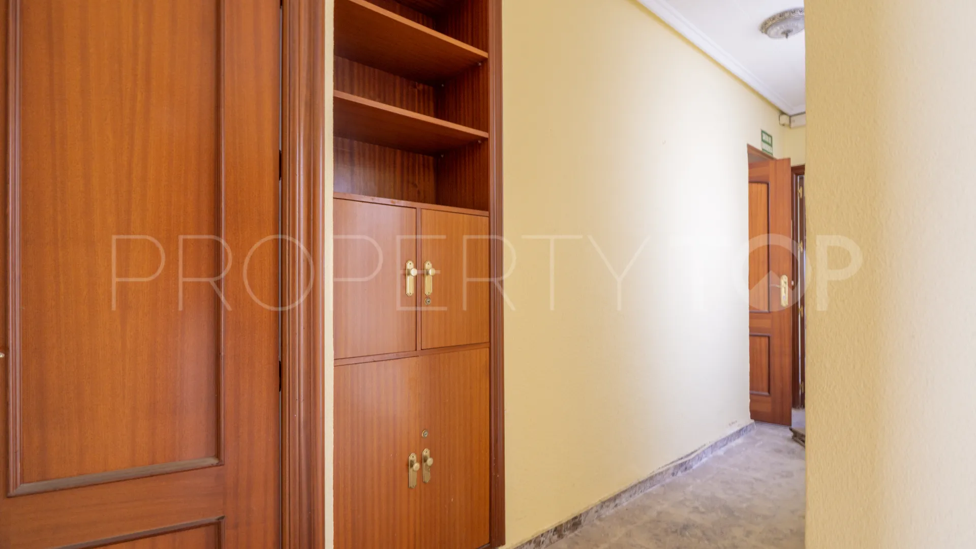 For sale ground floor apartment with 4 bedrooms in Torrevieja