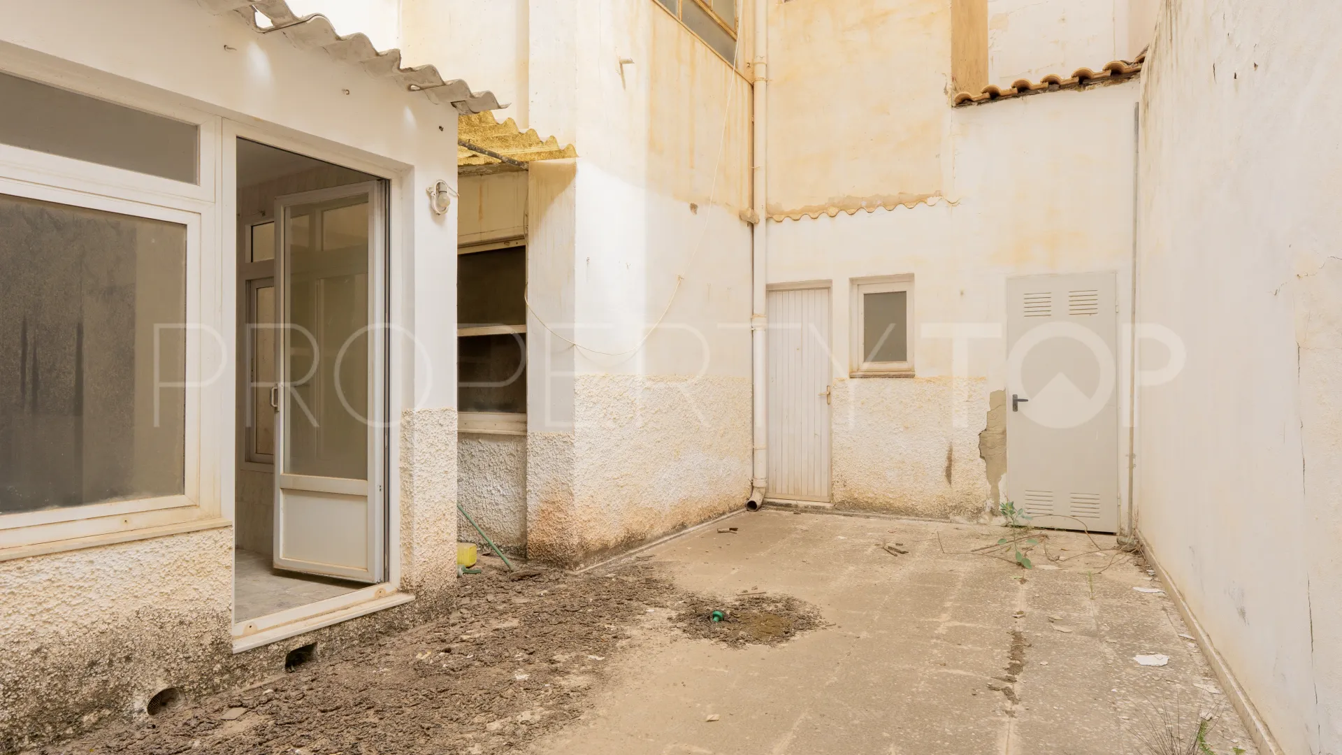 For sale ground floor apartment with 4 bedrooms in Torrevieja