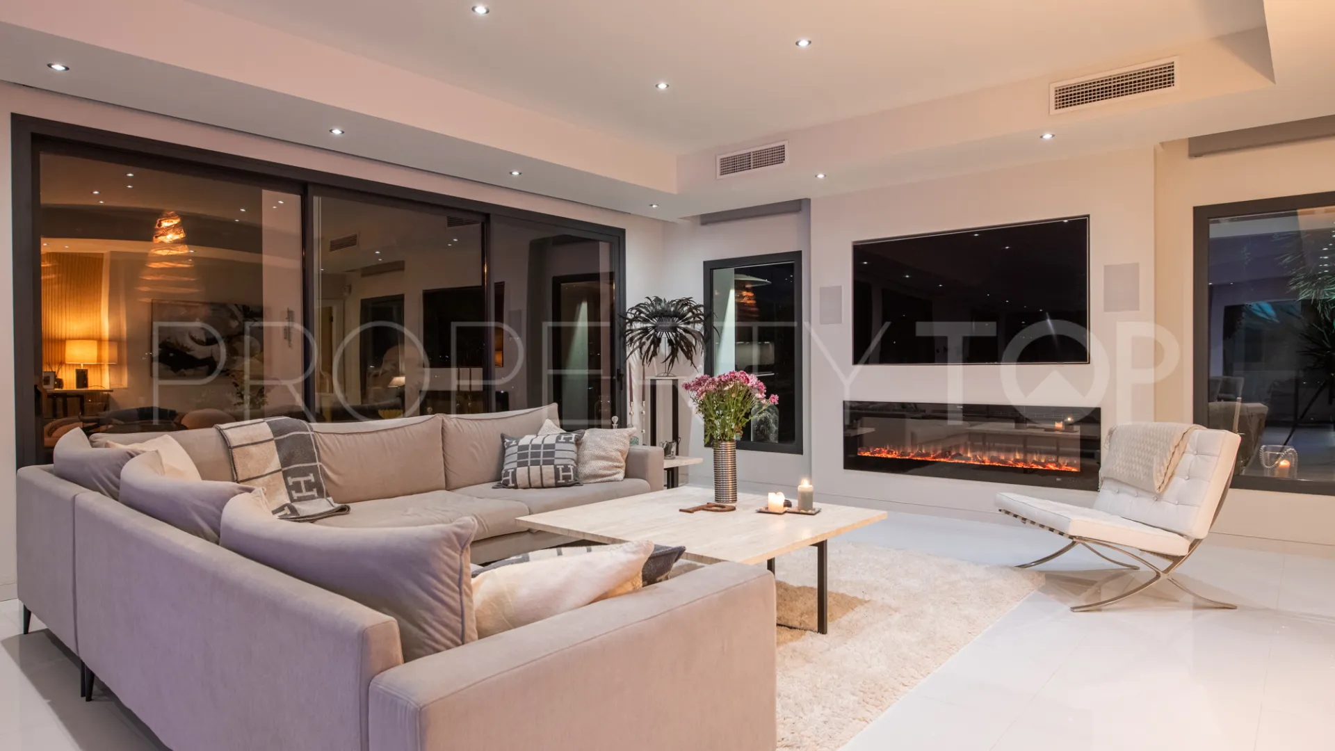 Comprar villa de 4 dormitorios en La Cala Golf Resort