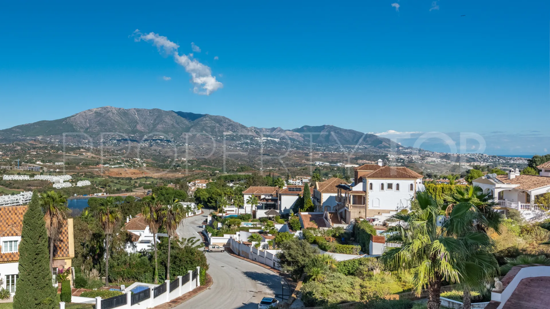 Comprar villa de 4 dormitorios en La Cala Golf Resort