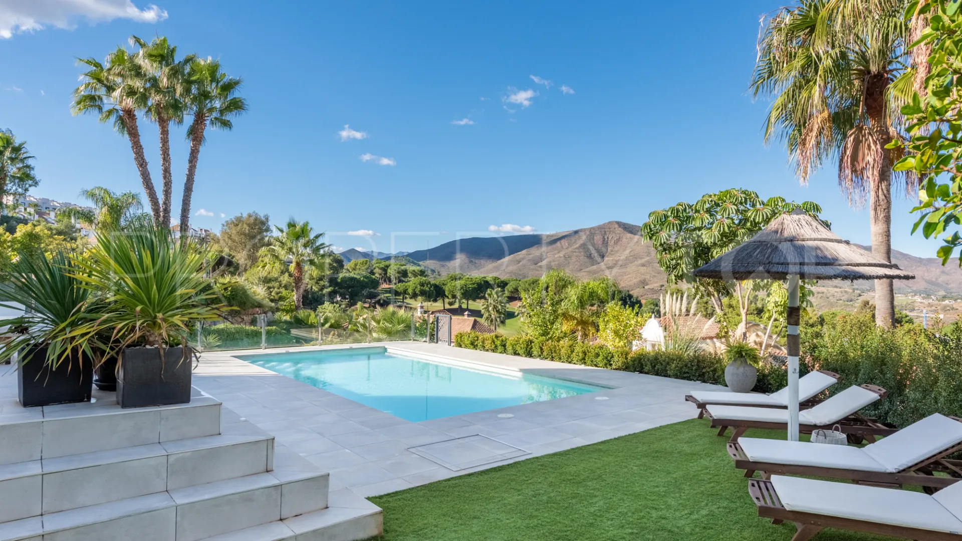 Comprar villa de 4 dormitorios en La Cala Golf Resort